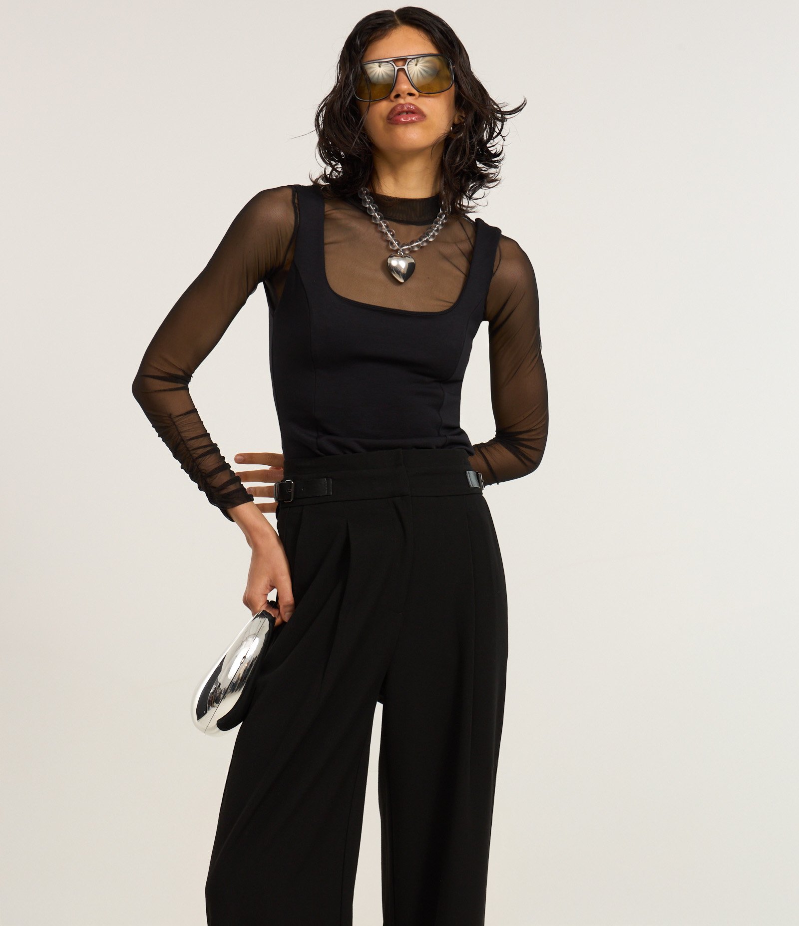 Calça em Alfaiataria com Cintos Laterais Preto 2