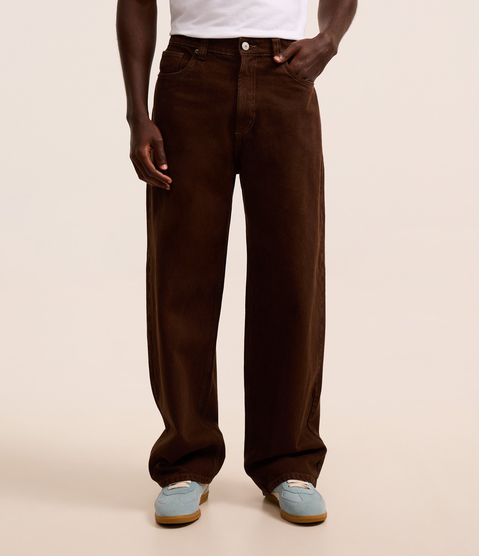 Calça Super Baggy em Sarja com Pesponto Contrastante Marrom 2