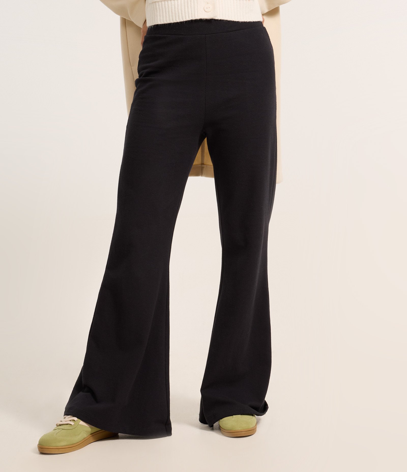 Calça Flare em Algodão com Elástico no Cós Preto 3