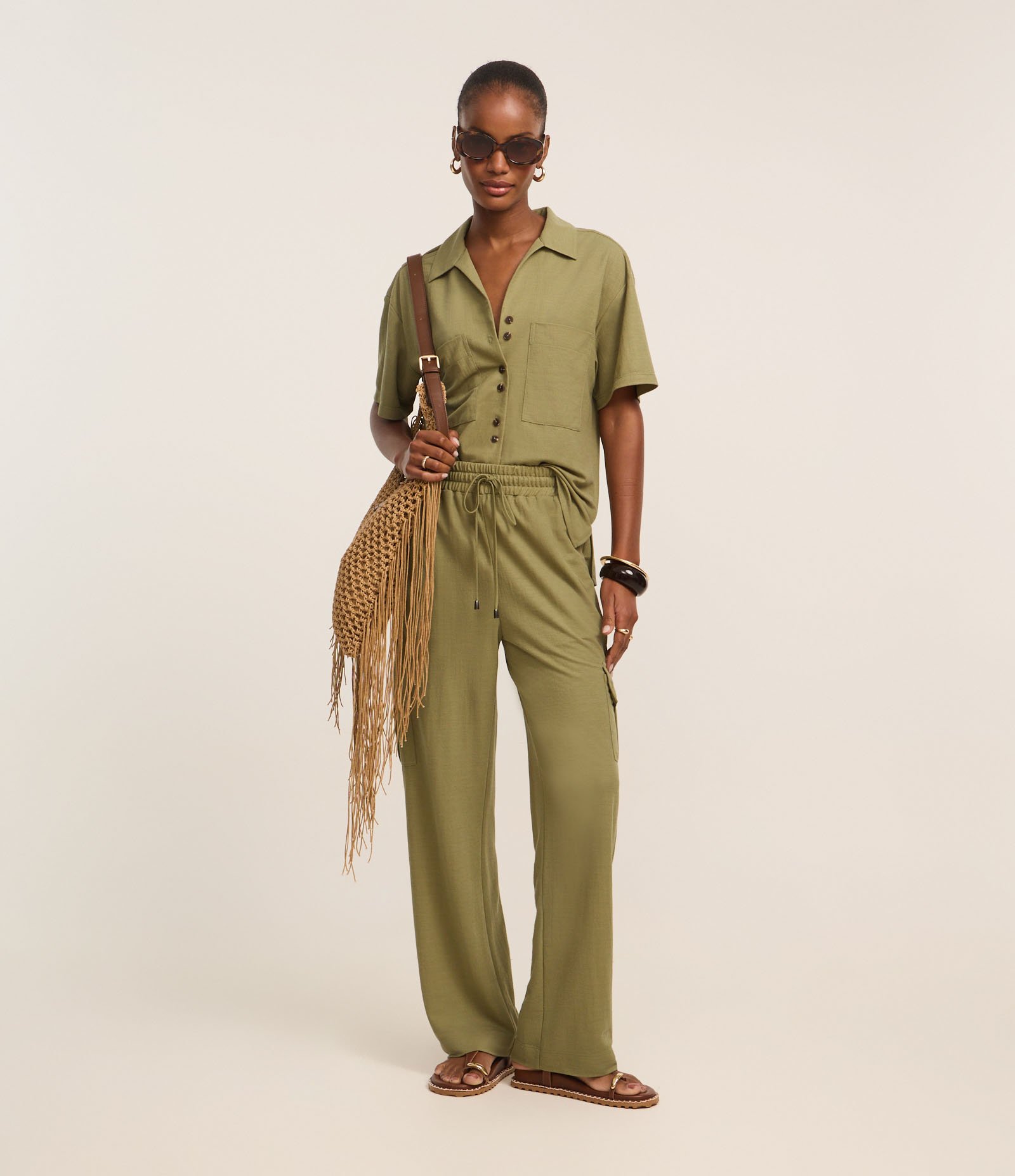 Camisa Texturizada em Orly com Bolsos e Botões Verde 2