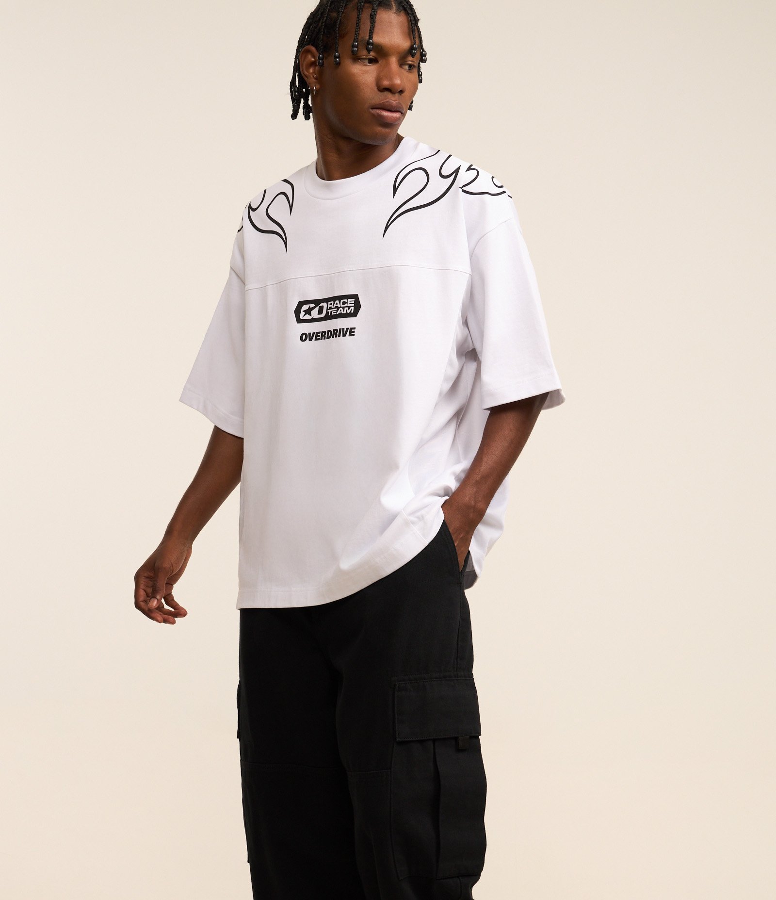 Calca Skater em Sarja Com Bolsos Cargos Preto 3