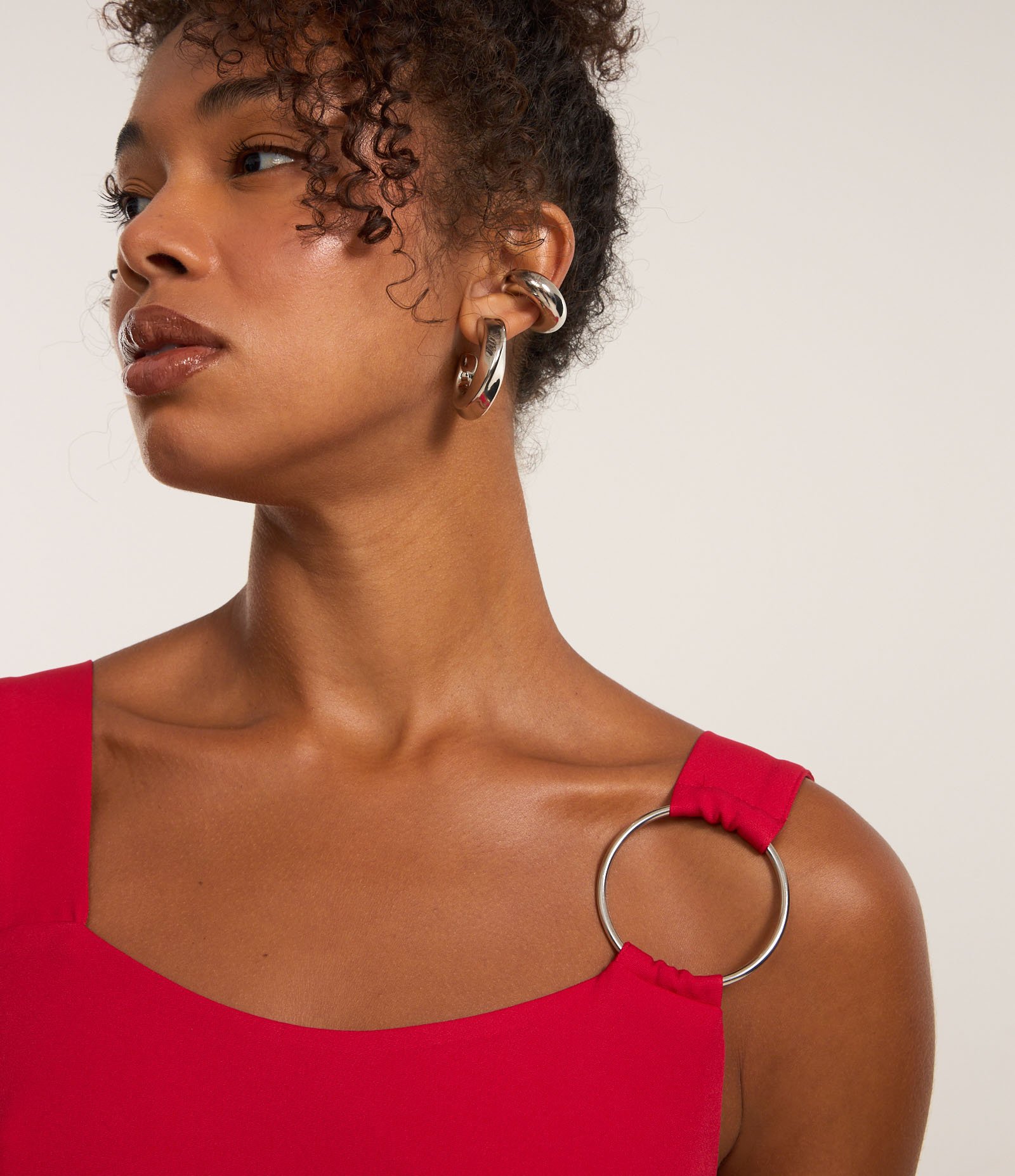 Vestido Curto Ajustado Alfaiataria com Argola na Alça Vermelho 3