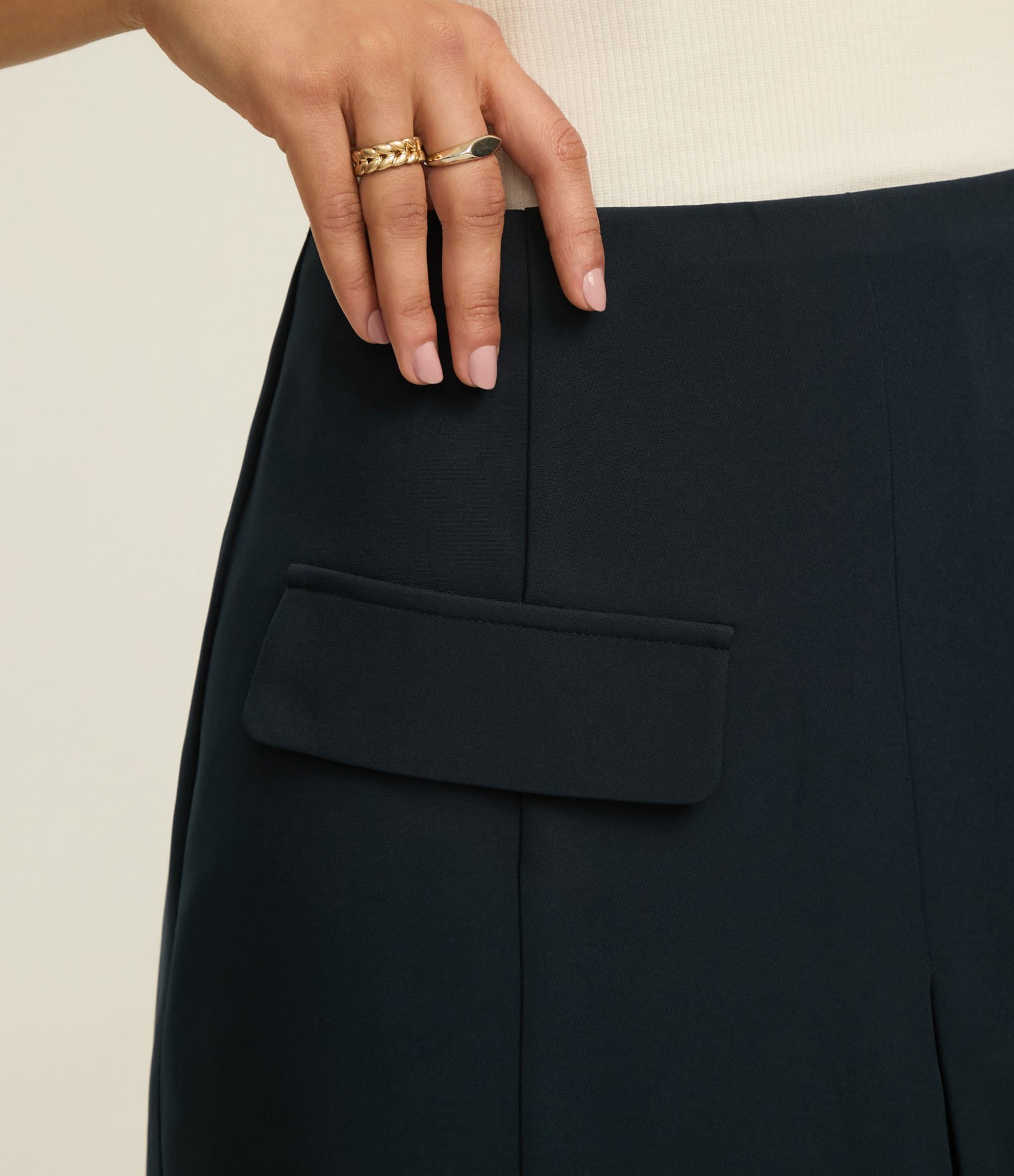 Short Saia Alfaiatado com Lapelas e Recorte V no Transpasse Azul Escuro 4