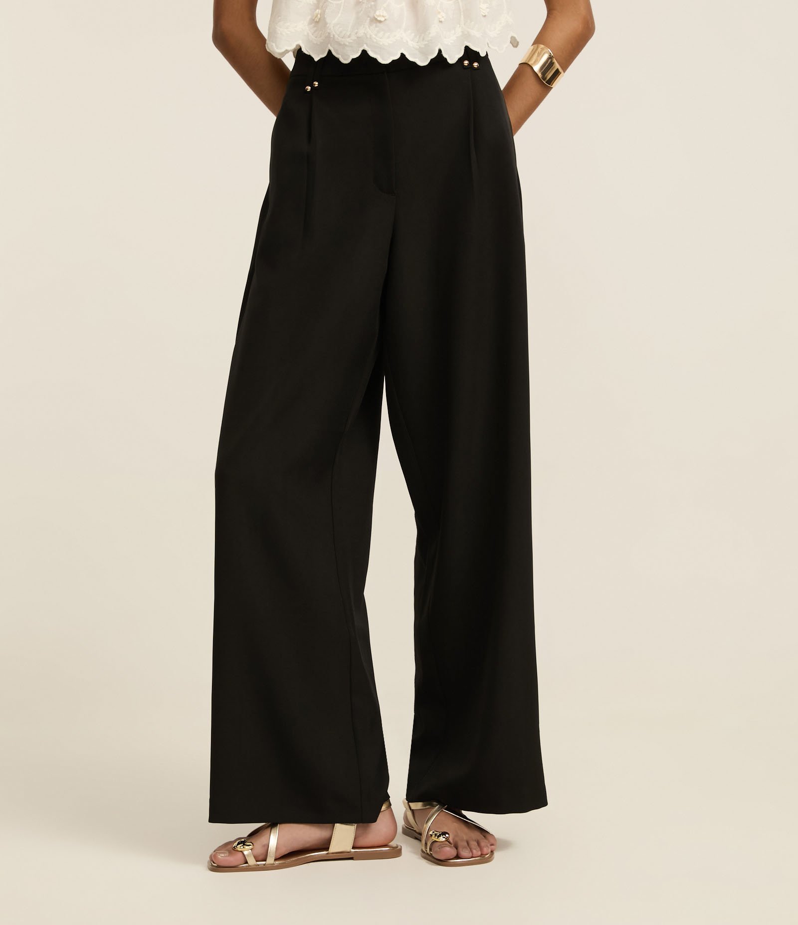 Calça Wide Leg Alfaiatada com Cós Duplo e Detalhe de Rebite Preto 1