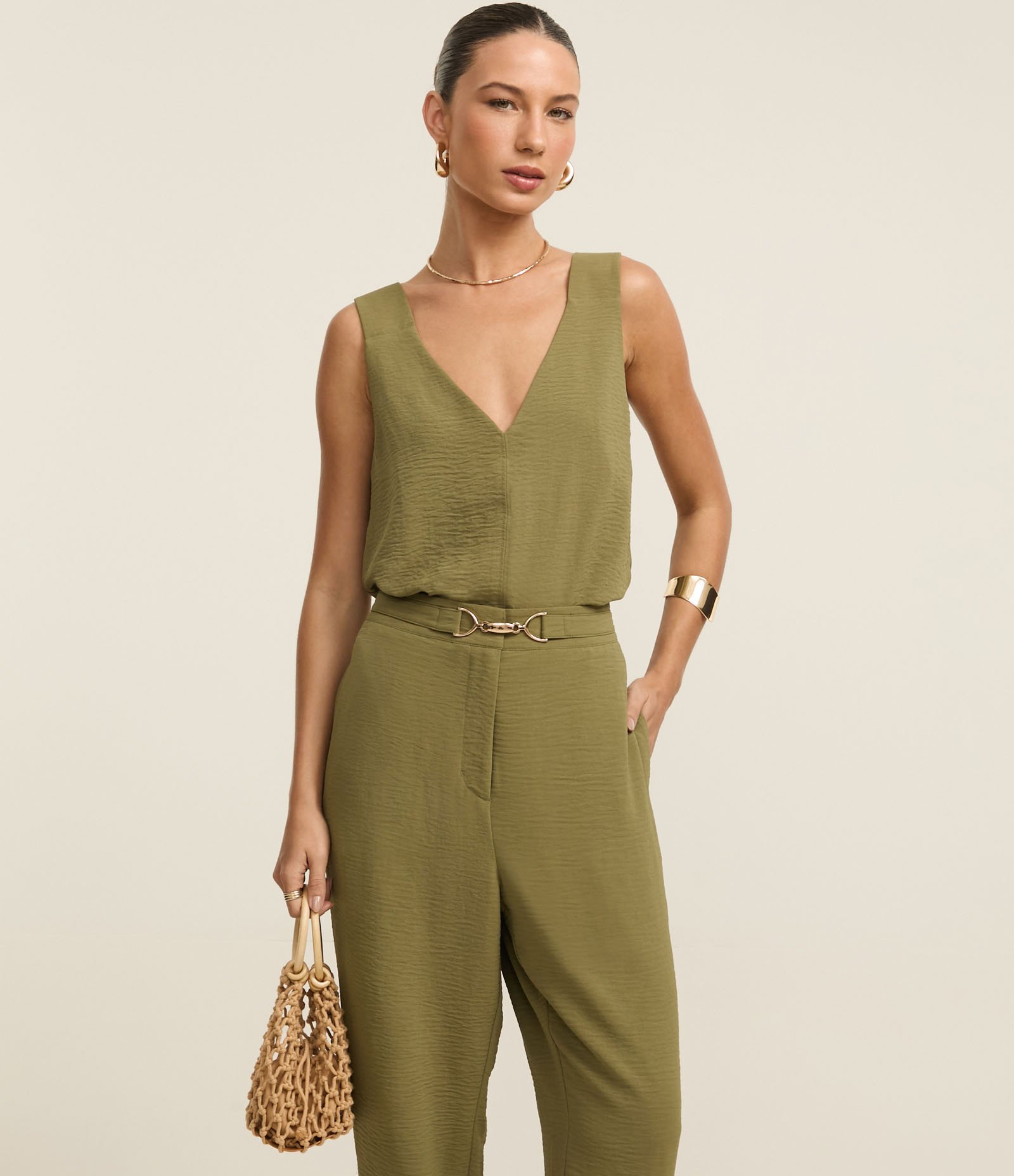 Calça Cenoura Airflow com Cós Elástico e Aviamento Metalizado Verde 2