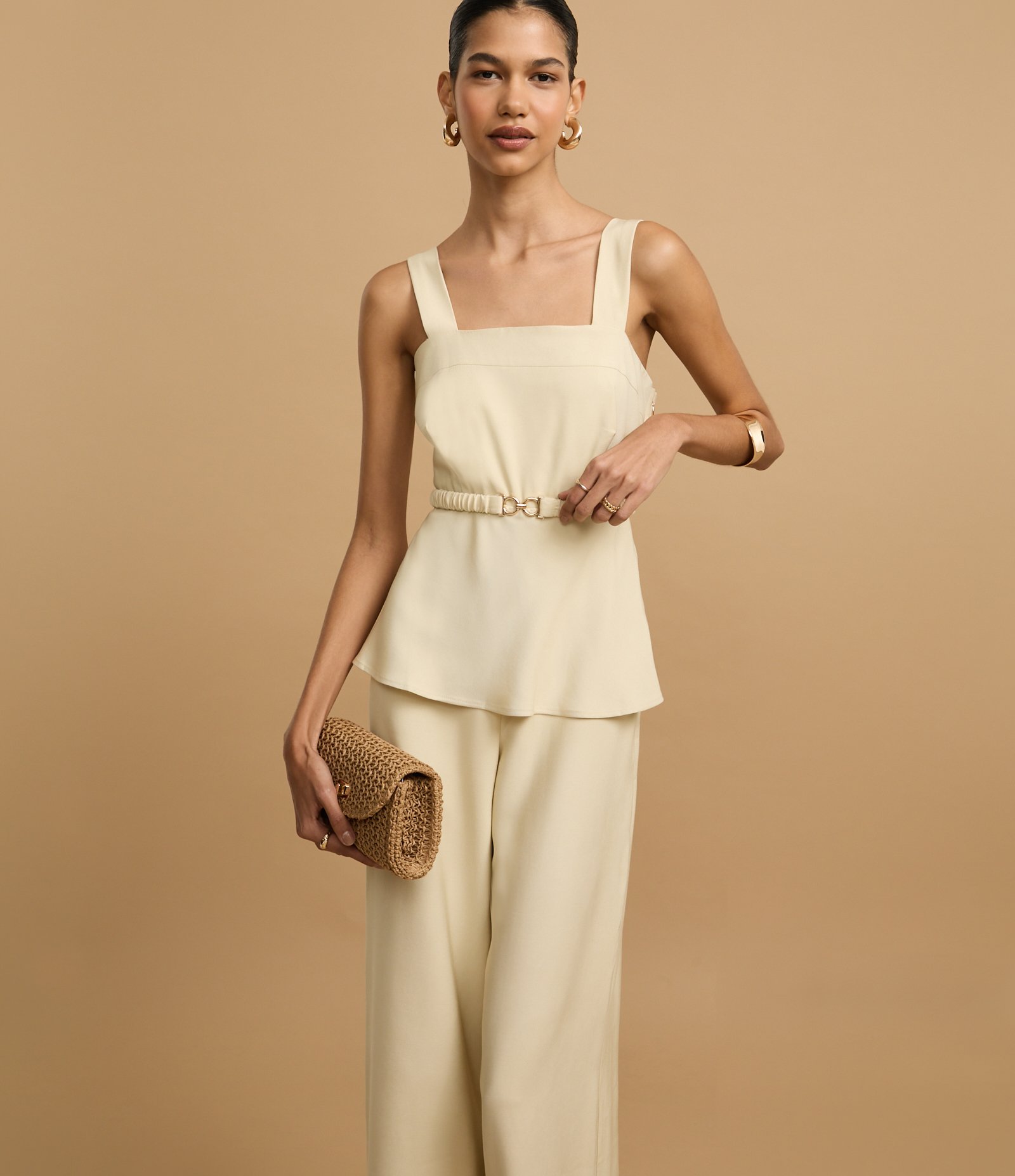 Macacão Peplum Alfaiatado com Cinto Bege 4