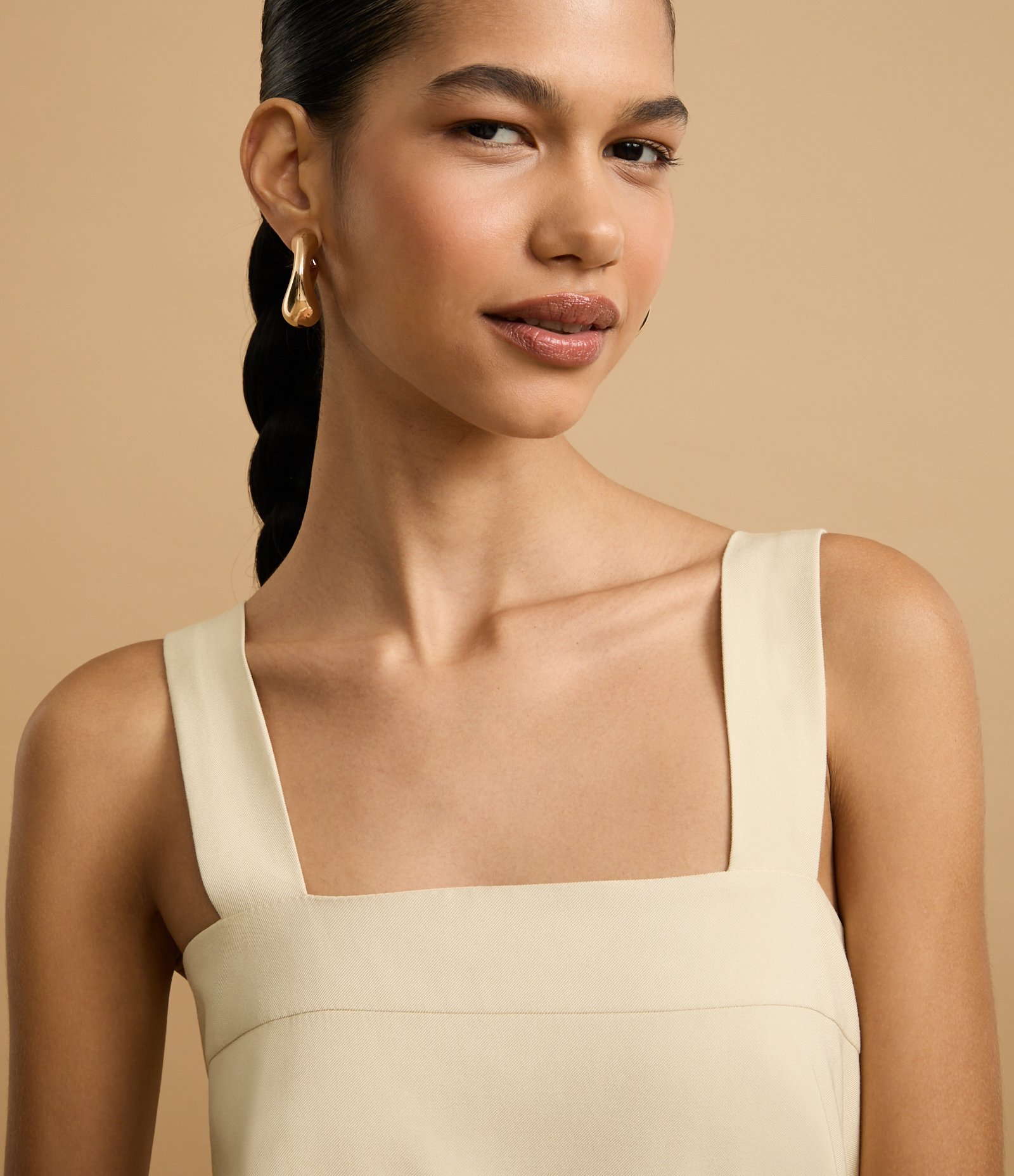 Macacão Peplum Alfaiatado com Cinto Bege 5