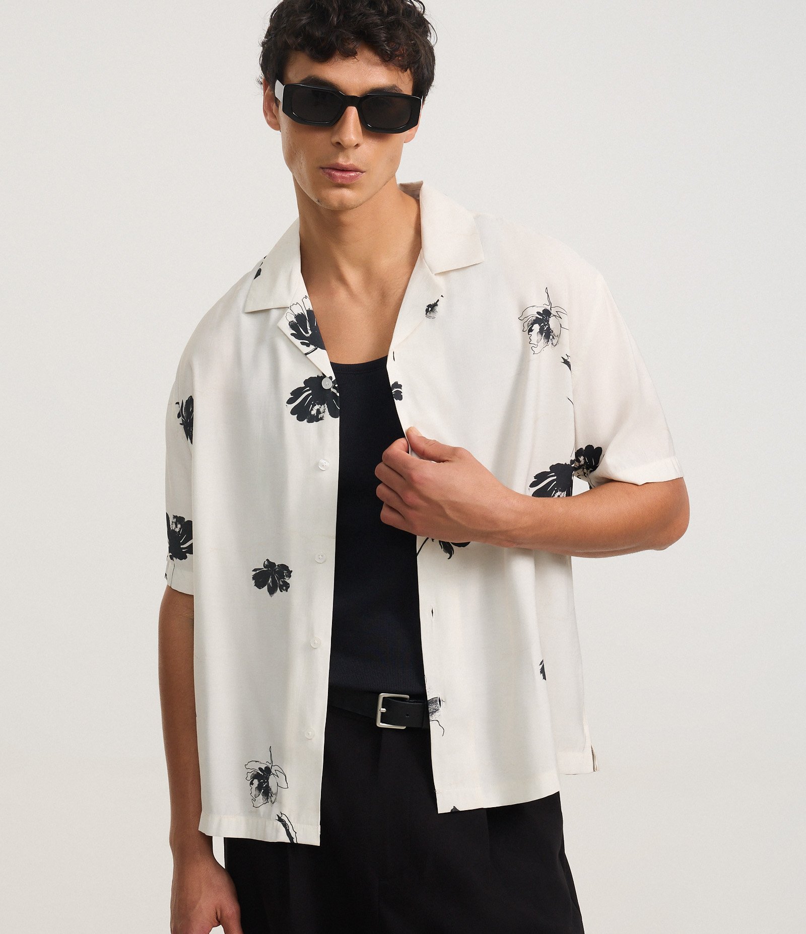 Camisa Boxy em Airflow com Gola Bowling e Estampa Floral Branco 6