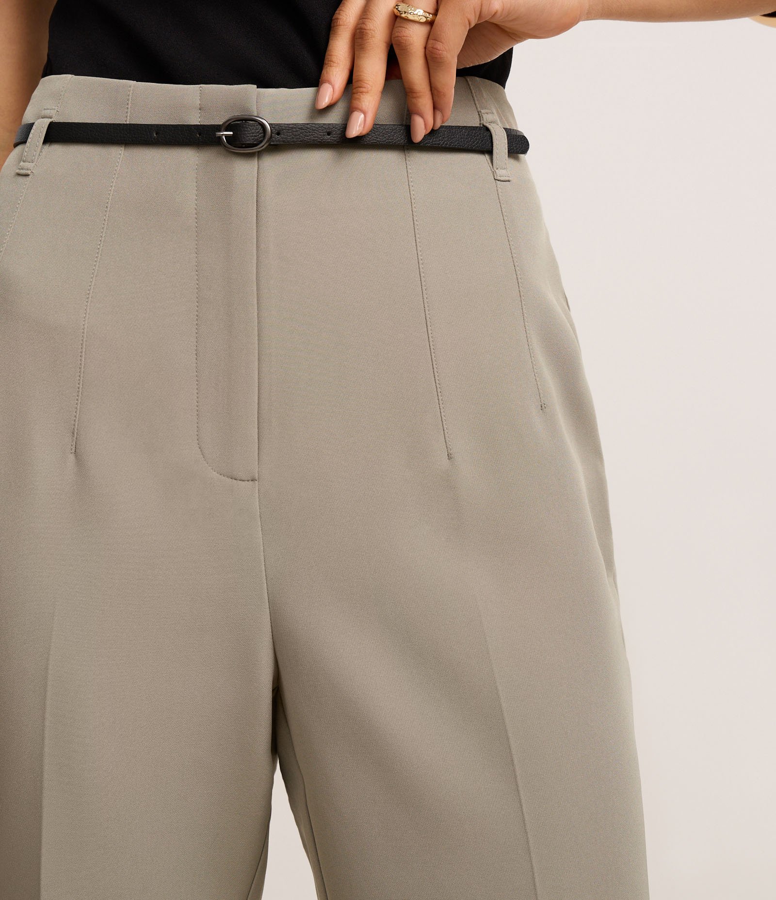 Calça Cenoura Alfaiatada com Cinto Fivela Verde Acinzentado 4