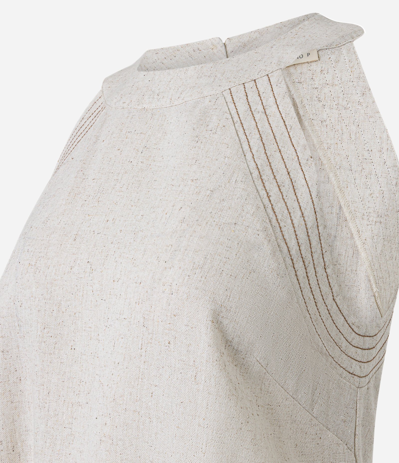 Blusa em Viscolinho com Gola Halter e Costura Aparente Bege 6