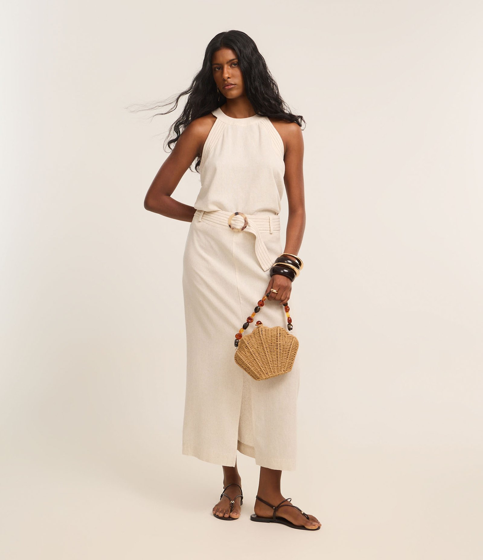 Blusa em Viscolinho com Gola Halter e Costura Aparente Bege 2