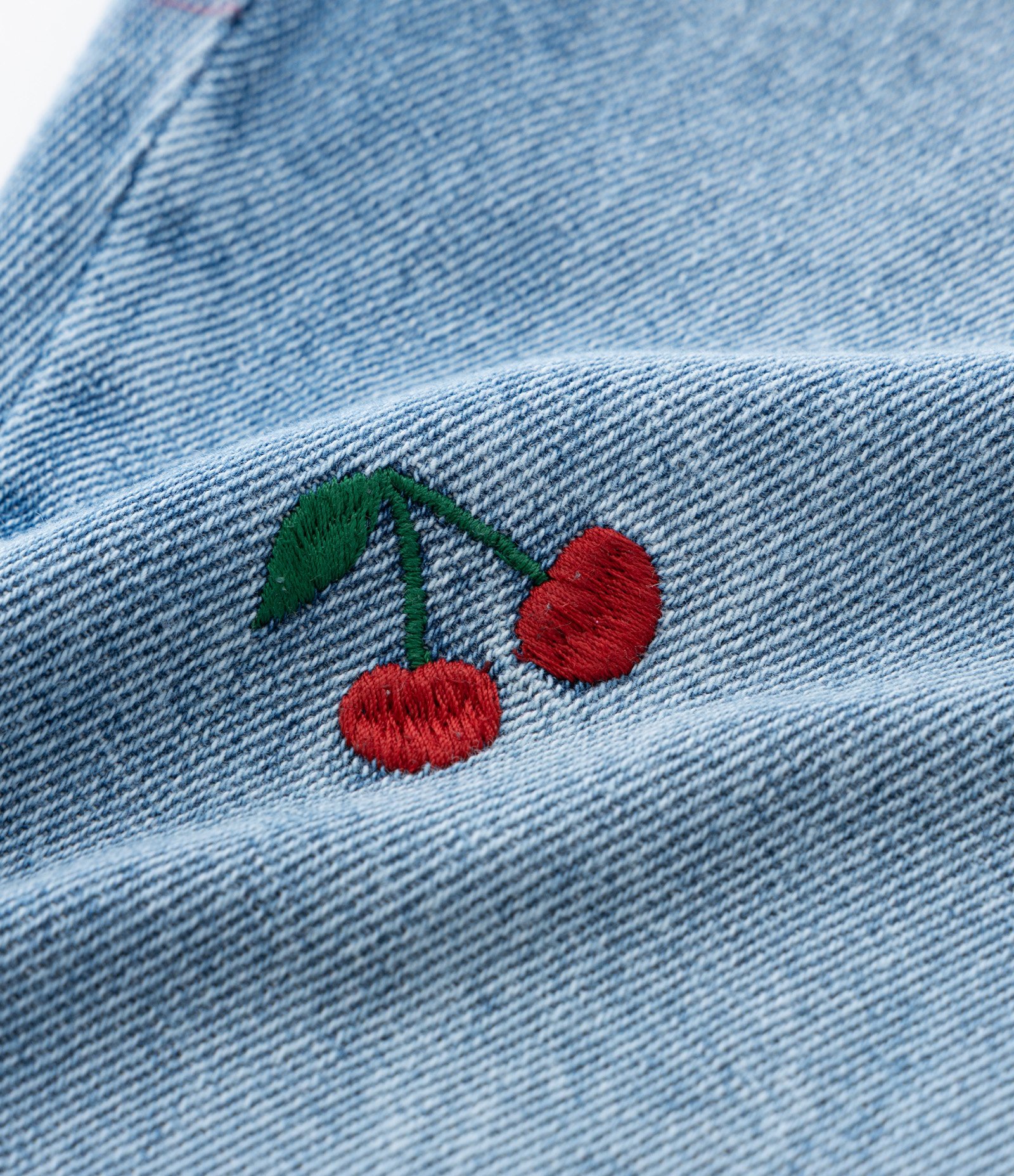 Calça Balloon Infantil em Jeans com Bordado de Cerejas - Tam 5 a 14 Anos Azul 3