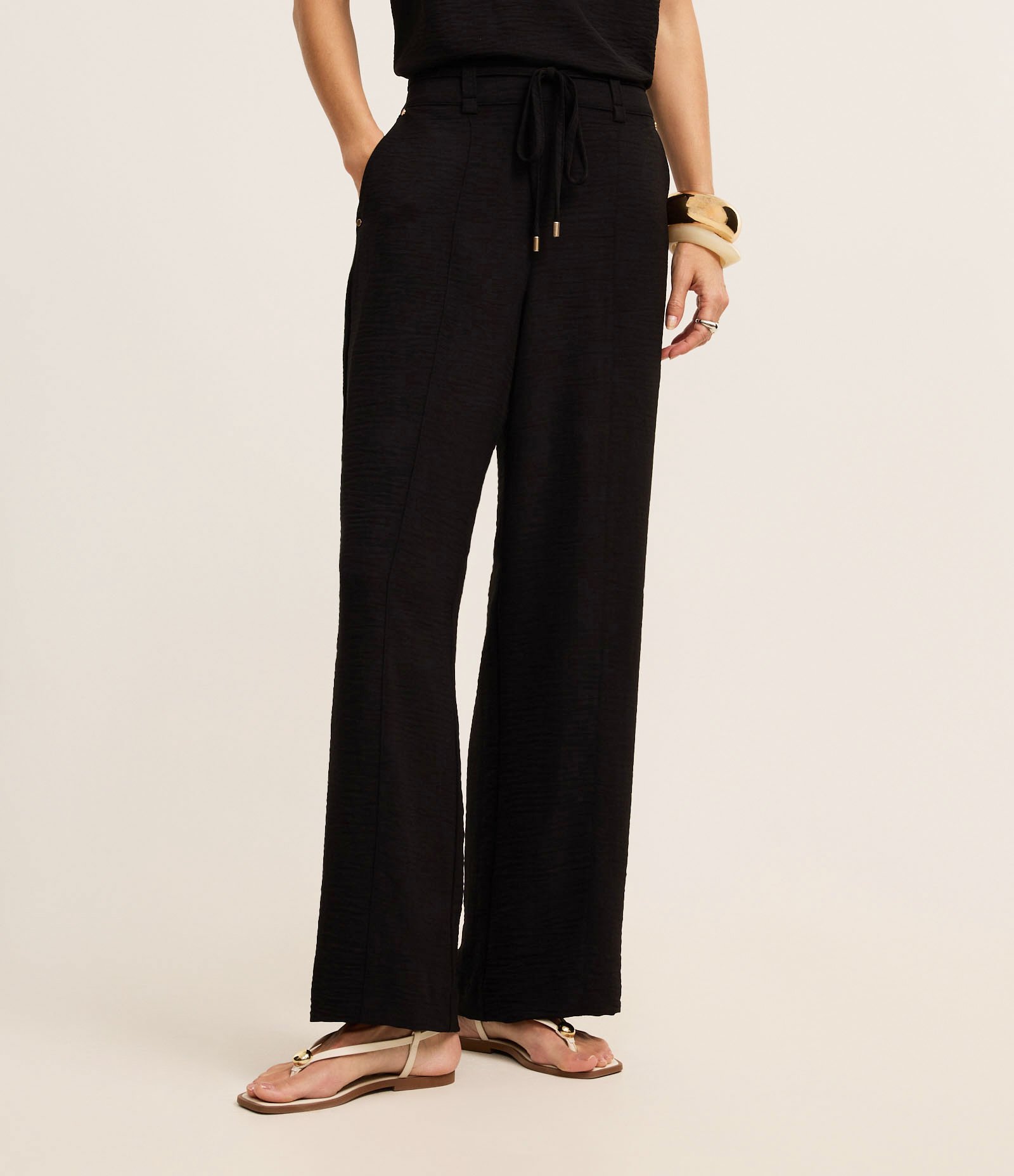 Calça Wide Leg em Crepe Airflow com Amarração na Cintura Preto 3