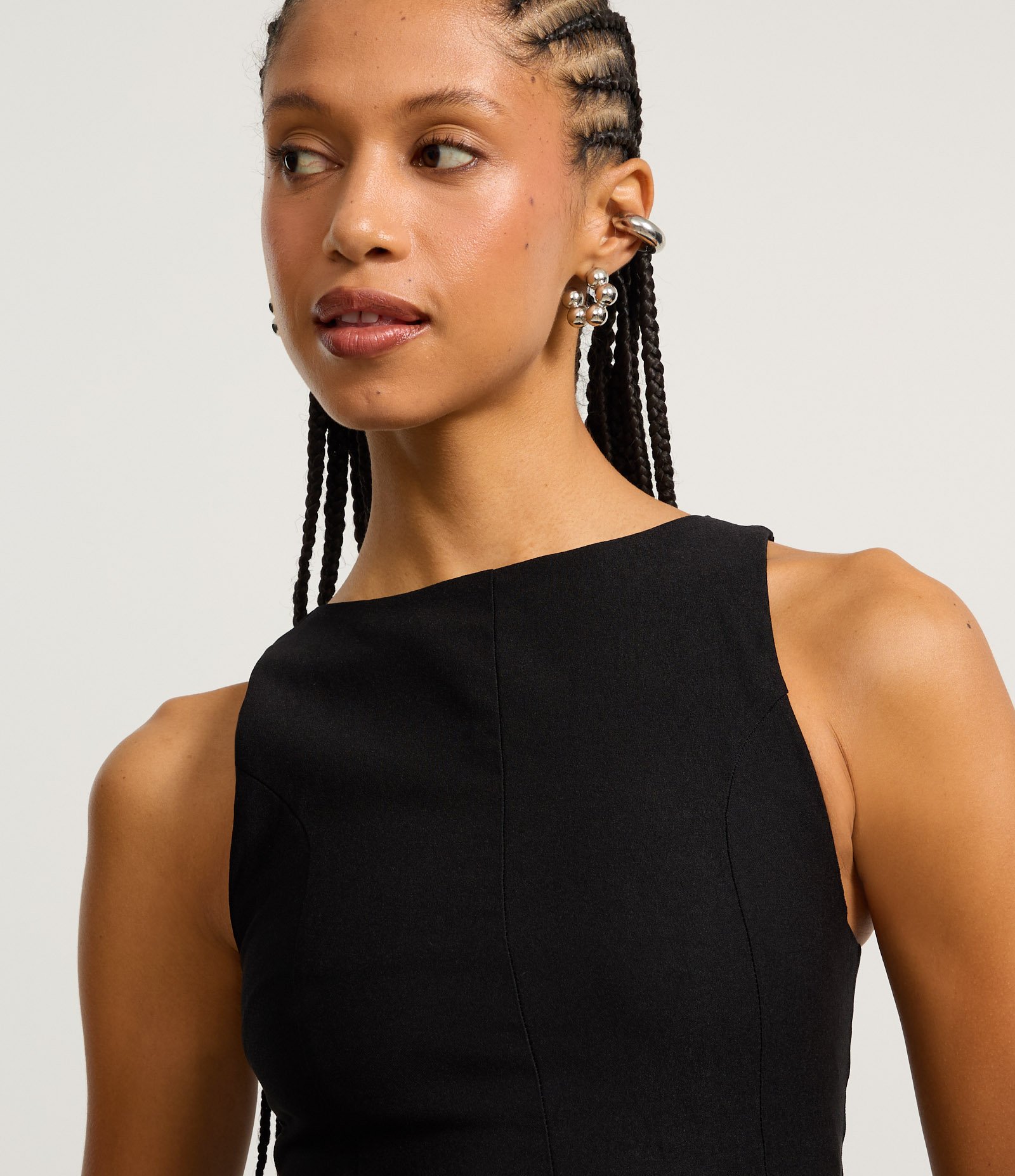 Vestido Curto Evasê em Bengaline com Pregas Preto 3