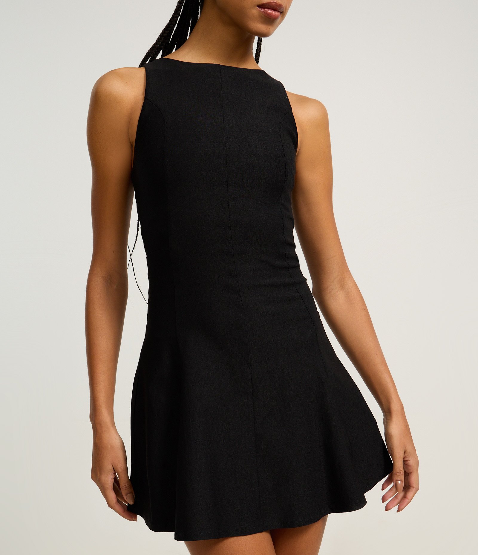 Vestido Curto Evasê em Bengaline com Pregas Preto 4