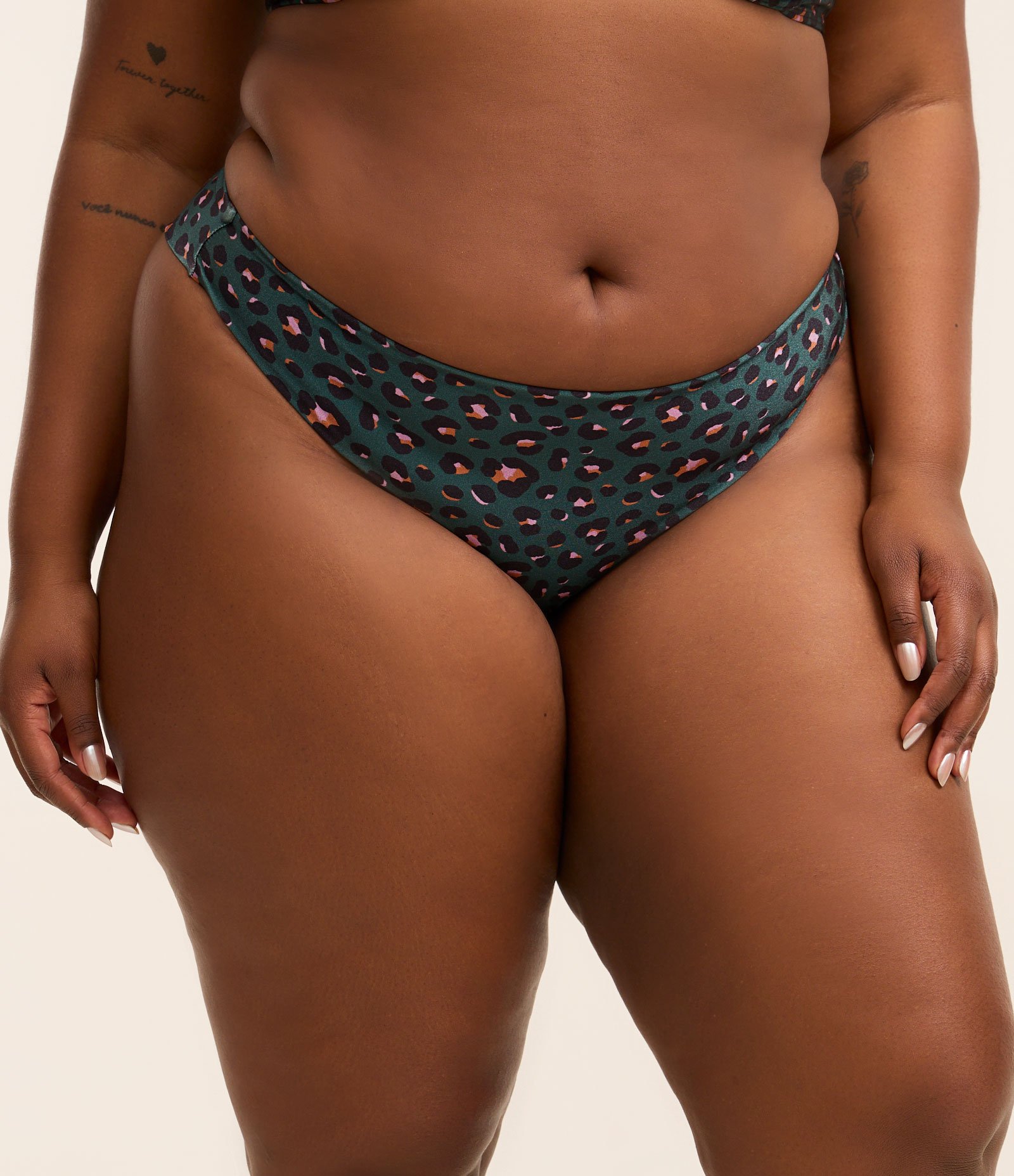 Calcinha Biquíni em Microfibra com Animal Print e Brilho Curve & Plus Size Azul 2