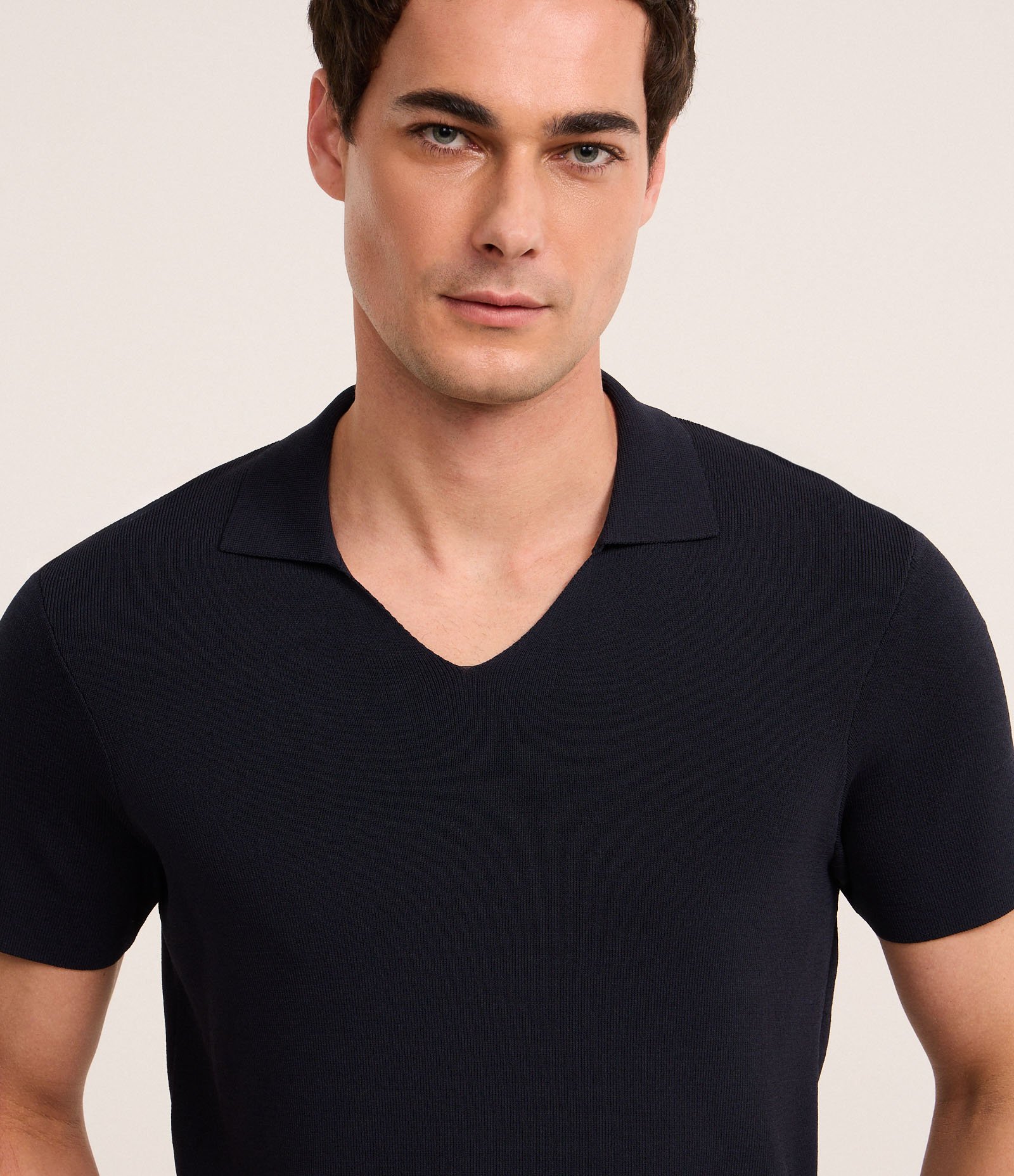 Camisa Polo em Viscose com Gola V Texturizada Azul 4