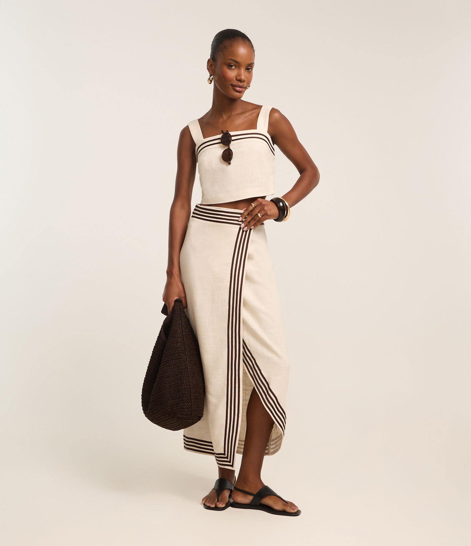 Saia Midi em Viscolinho com Transpasse Envelope e Listras Contrastantes Bege 1