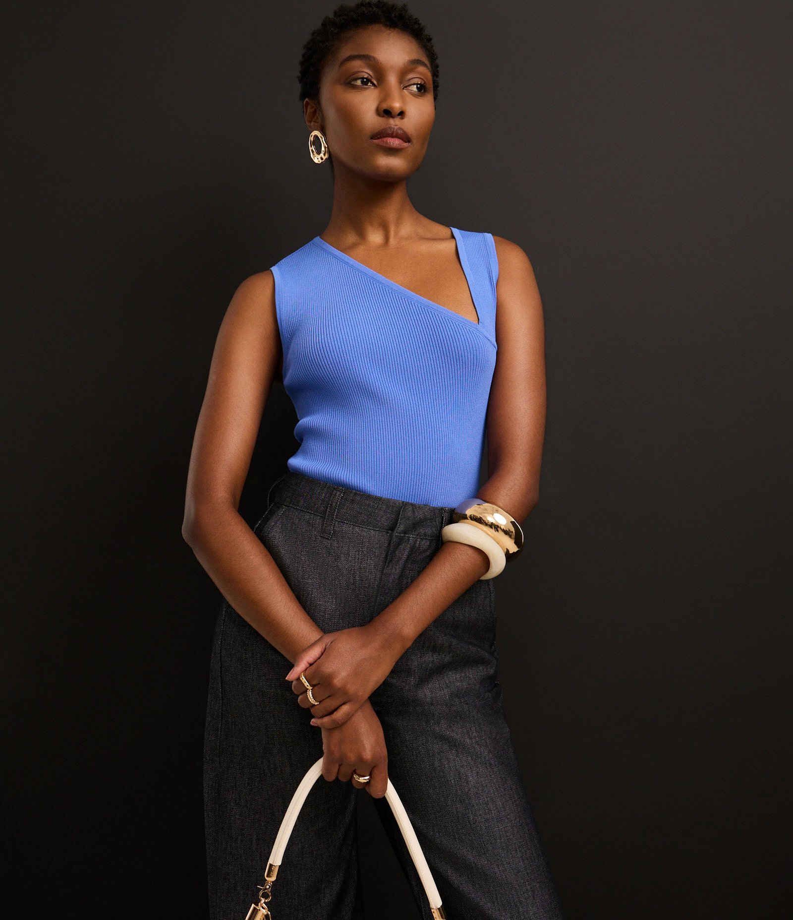 Blusa Canelada em Tricô com Decote Assimétrico Azul 5