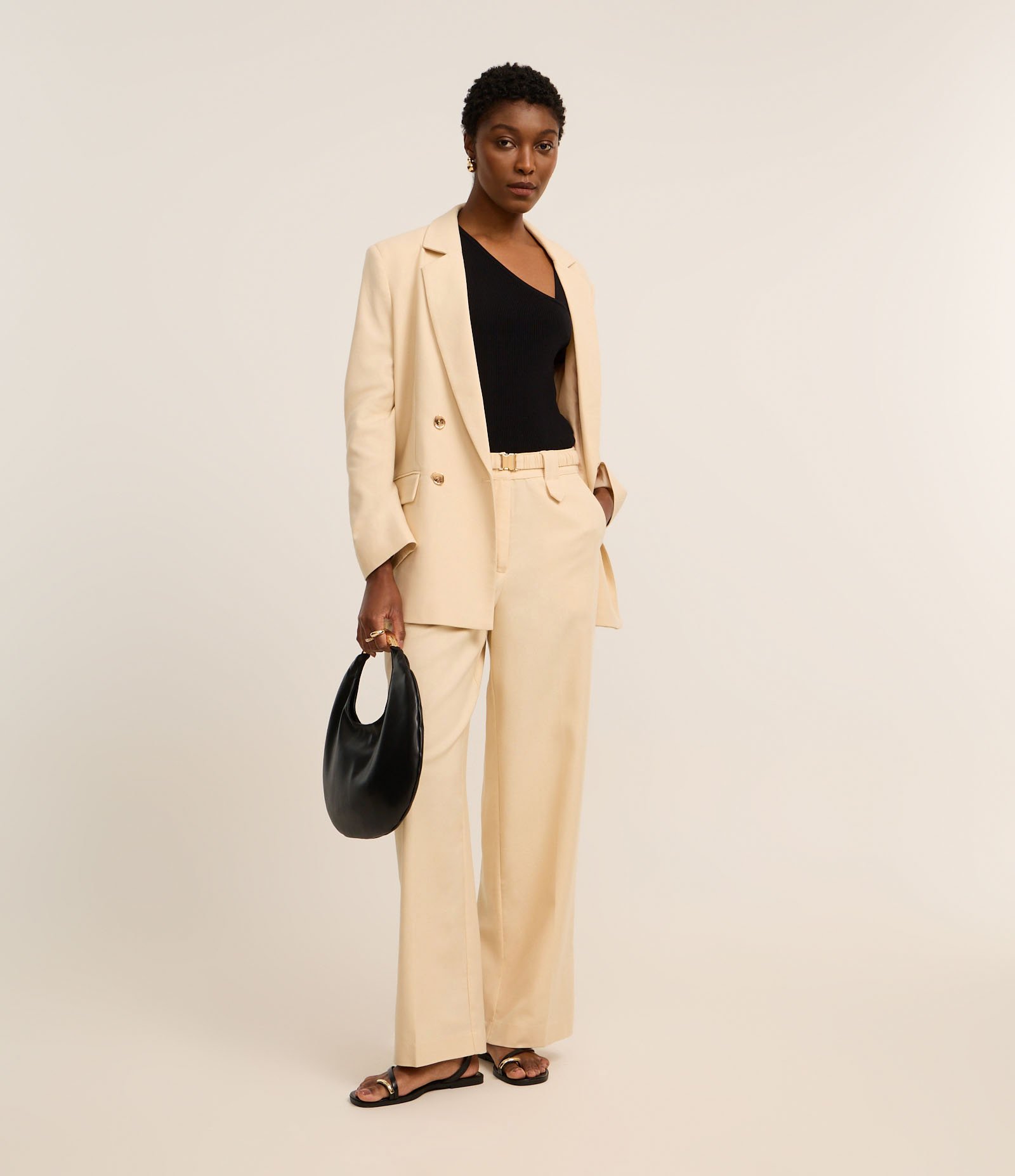 Blusa Canelada em Tricô com Decote Assimétrico Preto 2