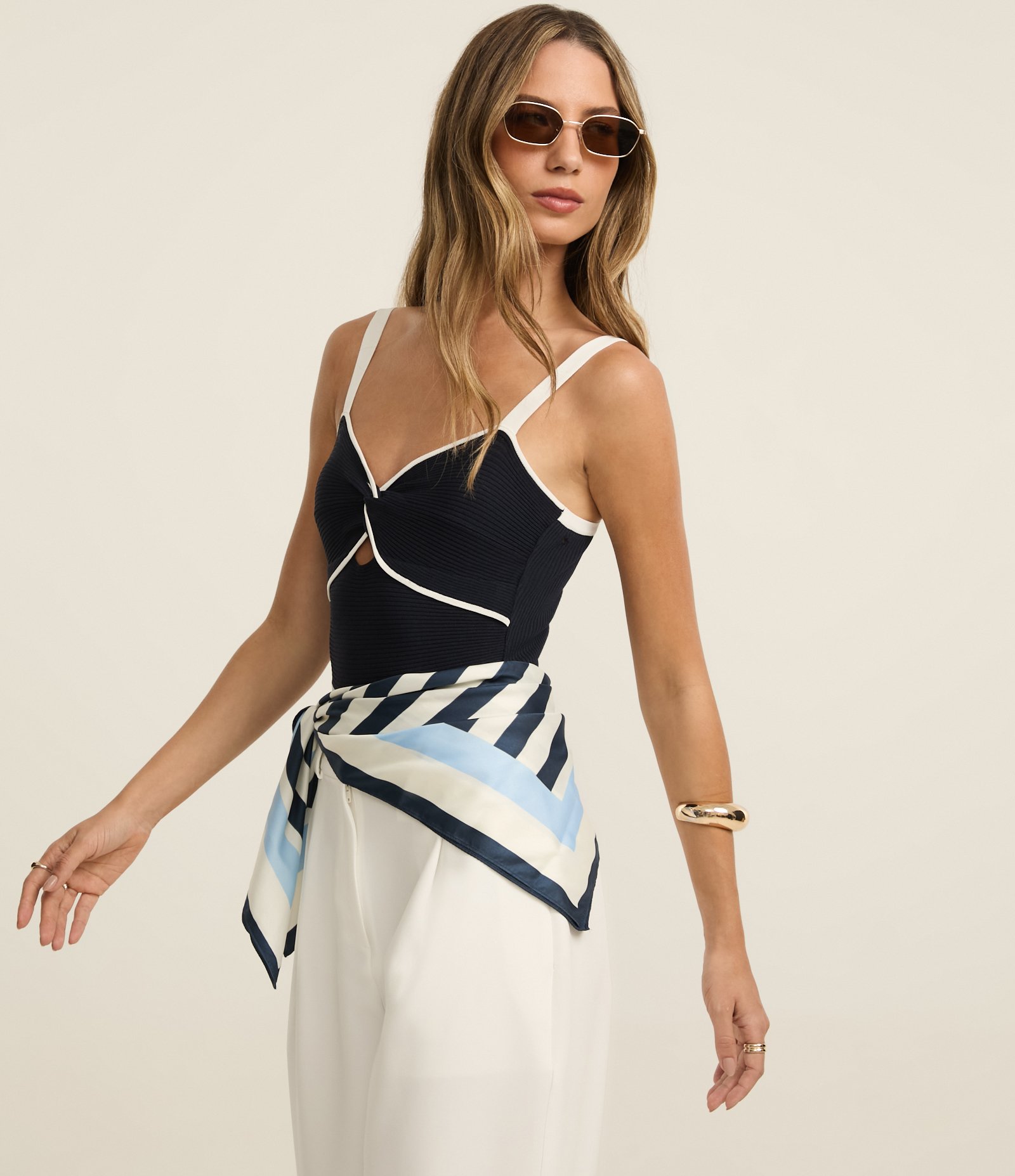 Body Texturizado em Tricô com Alça Fina e Viés Contrastante Azul Marinho 3