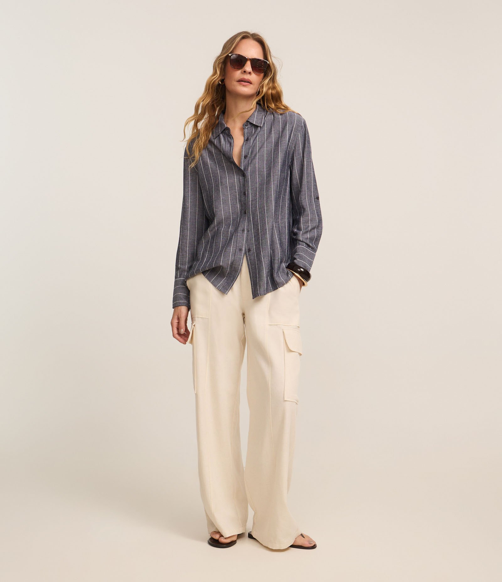 Camisa em Viscolinho com Listras Finas Cinza 2