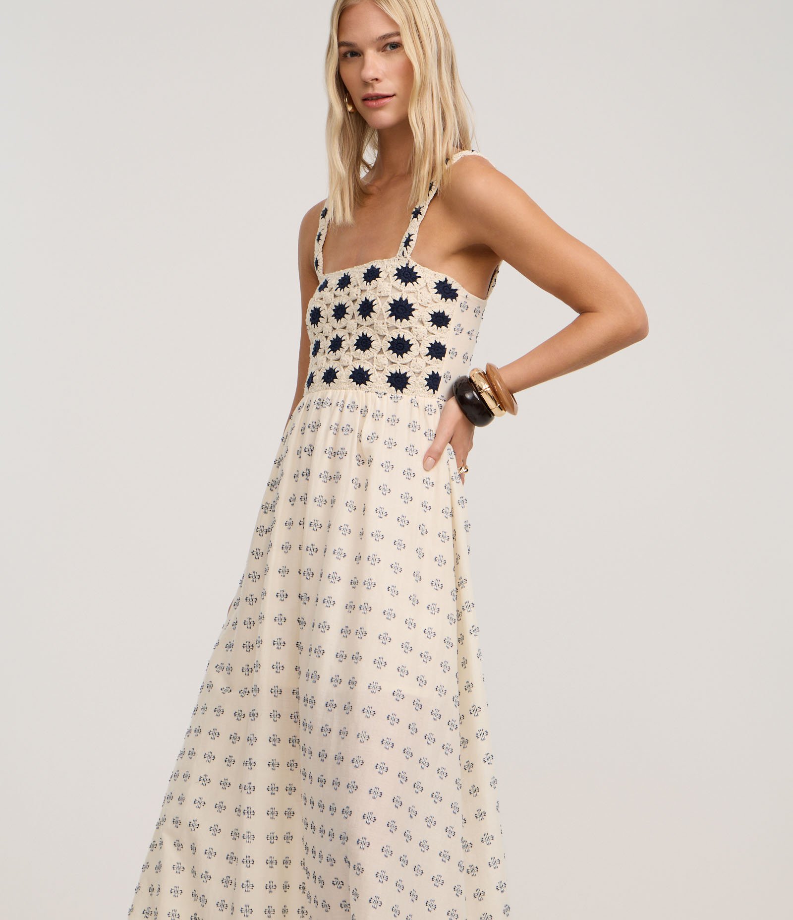 Vestido Evasê com Busto em Efeito Crochê e Estampa Abstrata Off White 1