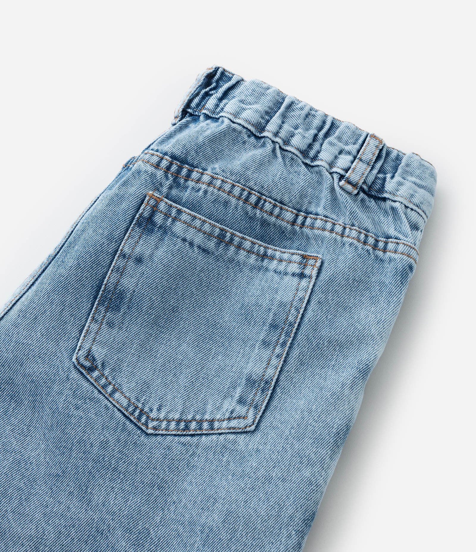 Bermuda Reta Infantil em Jeans com Cós Elástico - Tam 5 a 14 anos Azul Claro 4