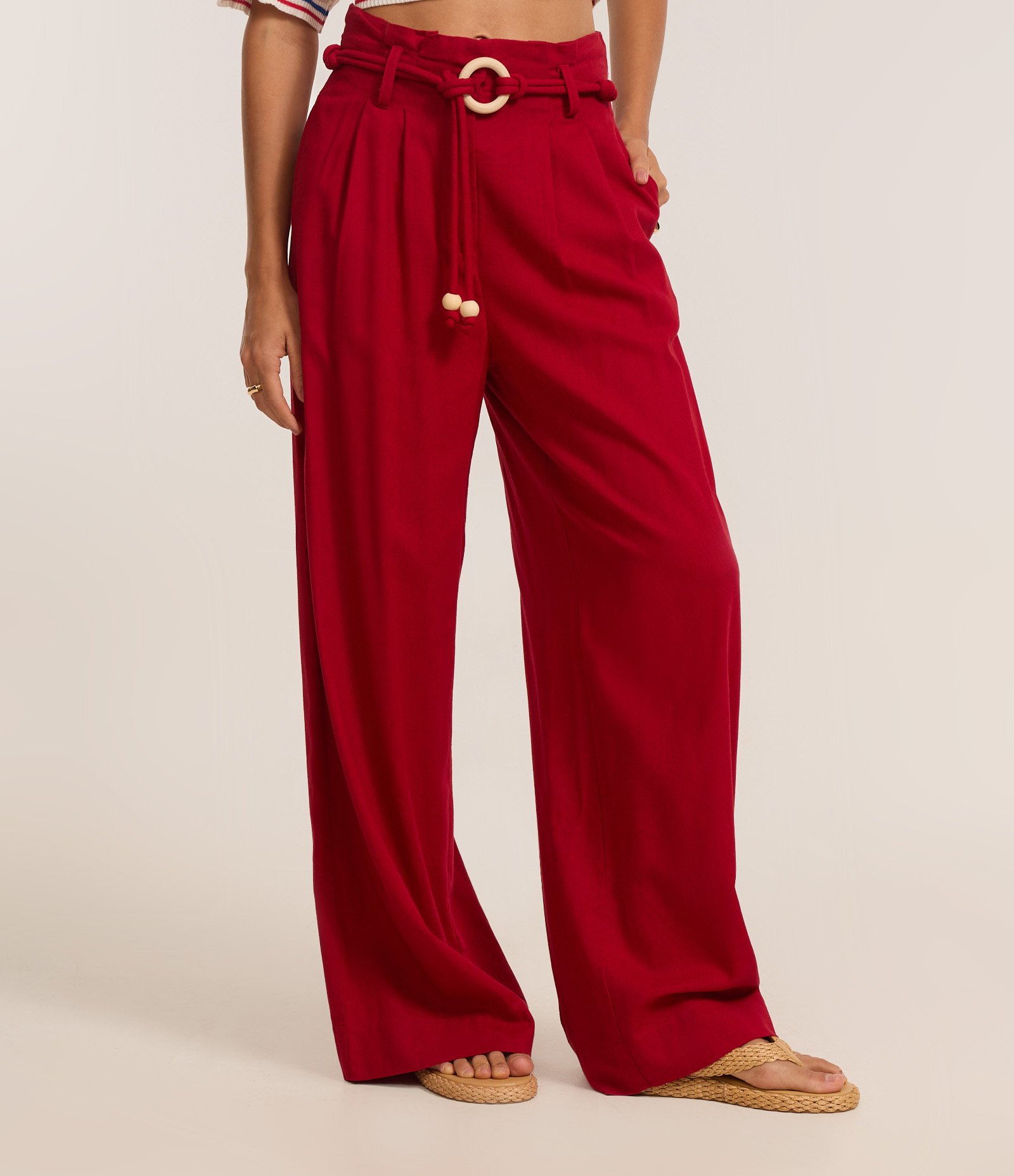 Calça Pantalona em Viscolinho com Cinto de Cordas com Fivela de Aviamento Vermelho 3