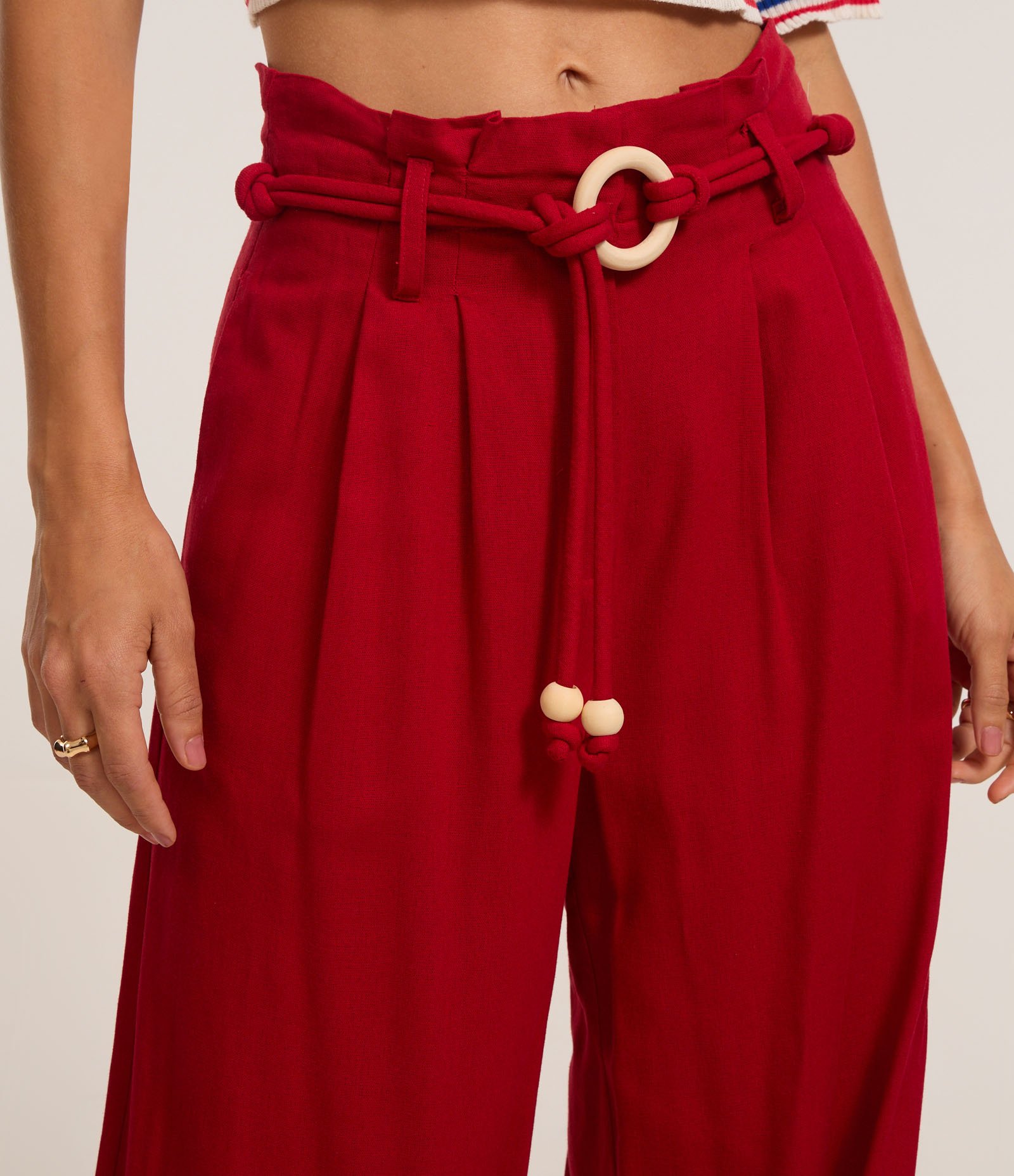 Calça Pantalona em Viscolinho com Cinto de Cordas com Fivela de Aviamento Vermelho 4
