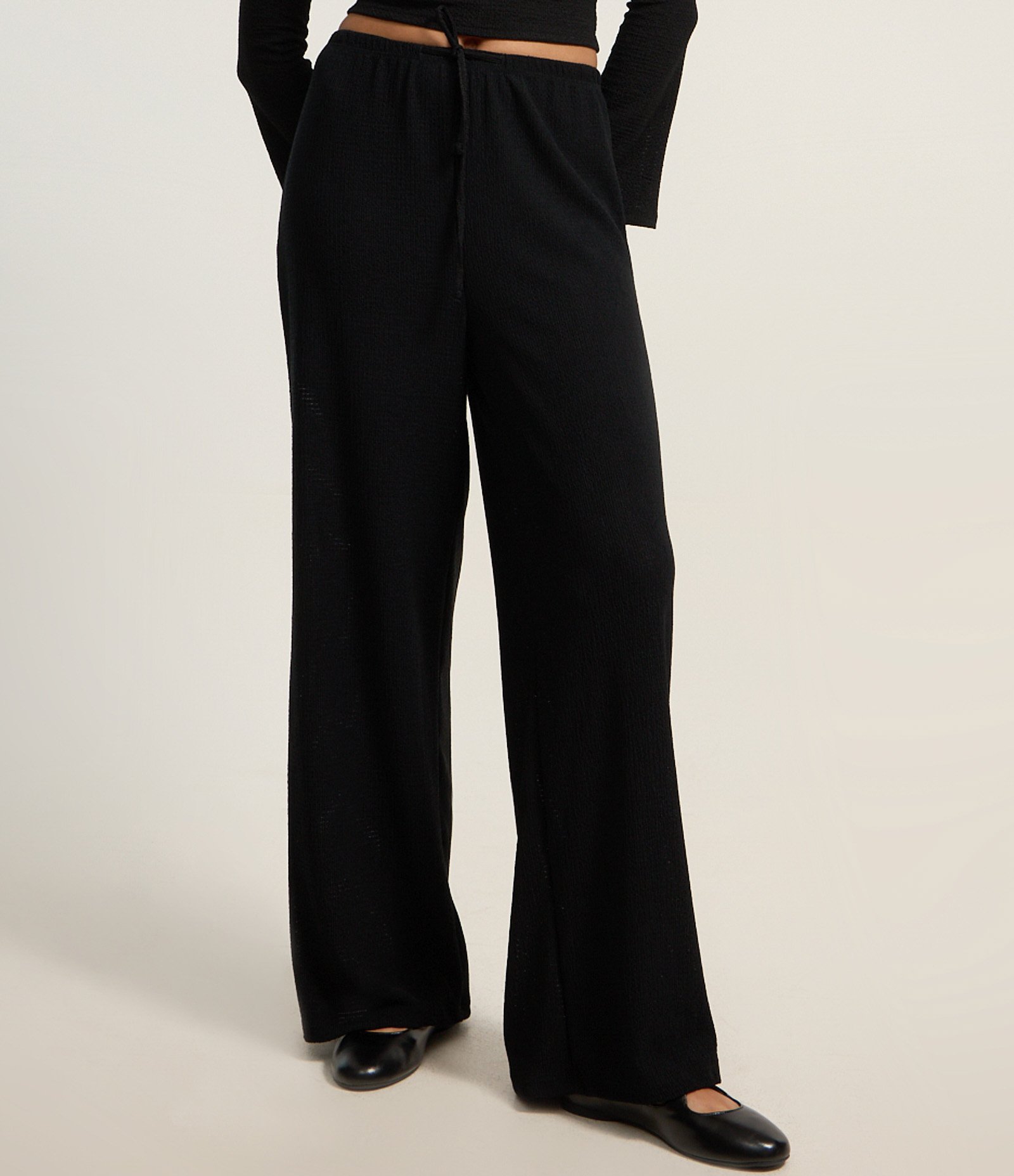 Calça Reta Texturizada com Amarração no Cós Preto 3