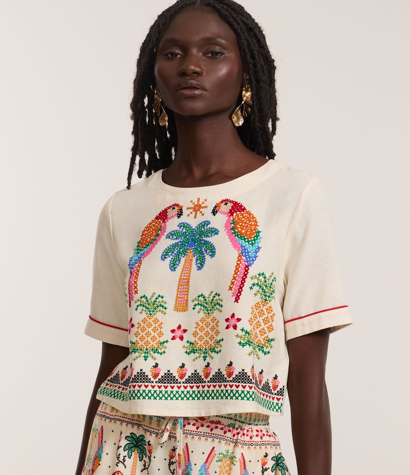 Camiseta Boxy em Viscolinho com Estampa Araras Off White 1