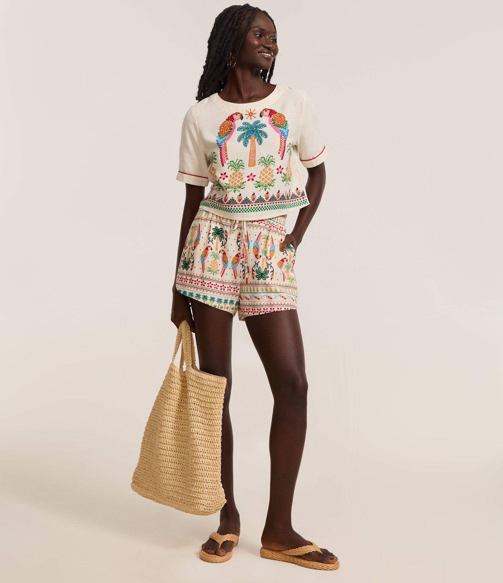 Camiseta Boxy em Viscolinho com Estampa Araras Off White 2