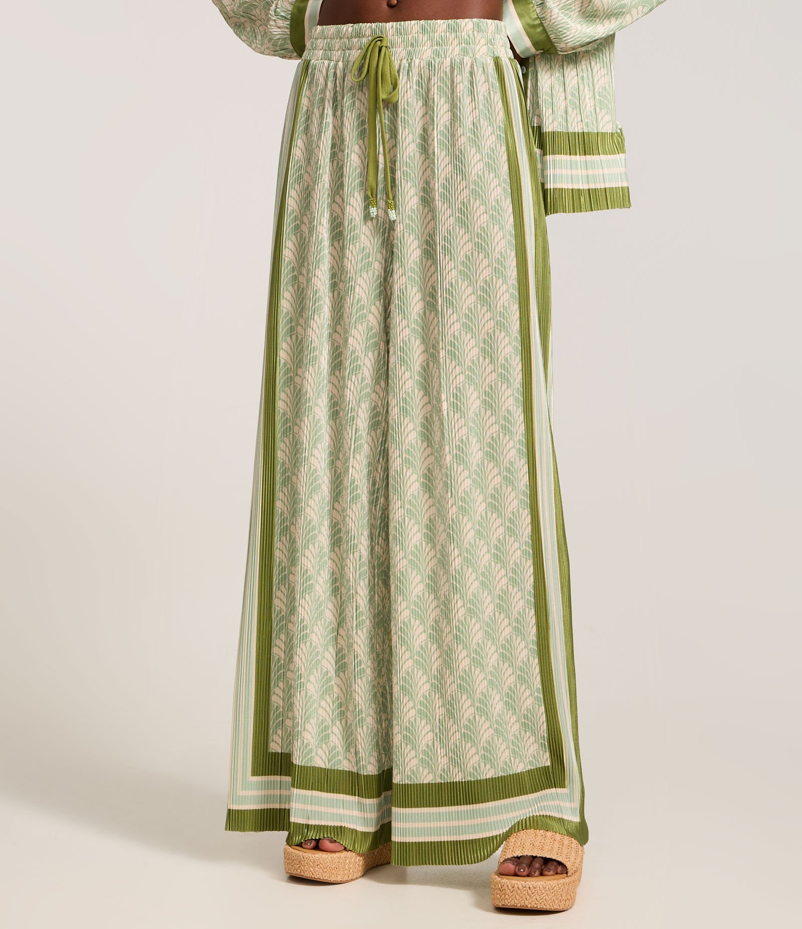 Calça Pantalona com Cordão no Cós e Listras Laterais Bege/Verde 3