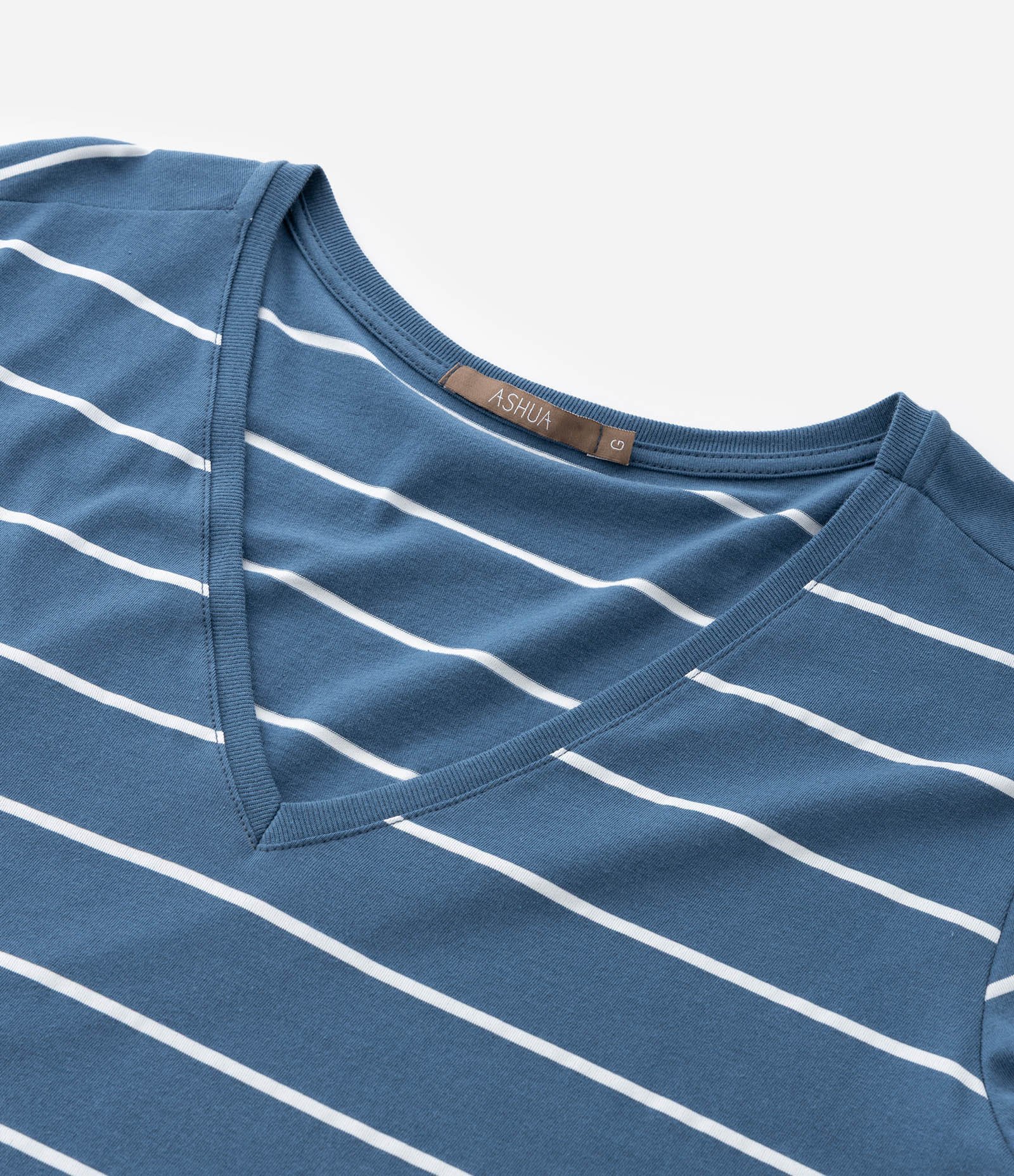 Blusa com Gola V e Estampa Listrada Curve & Plus Size 7