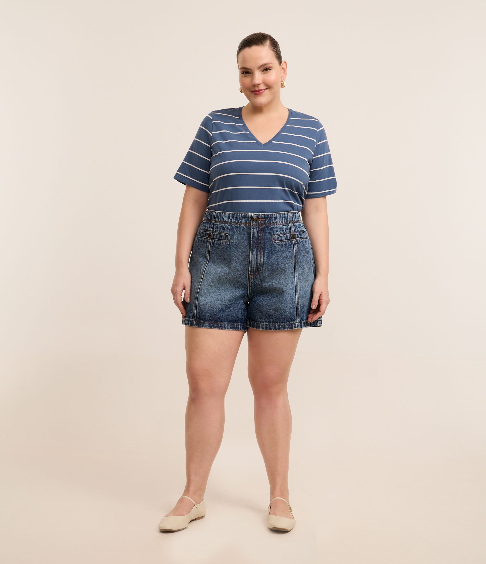 Blusa com Gola V e Estampa Listrada Curve & Plus Size 2