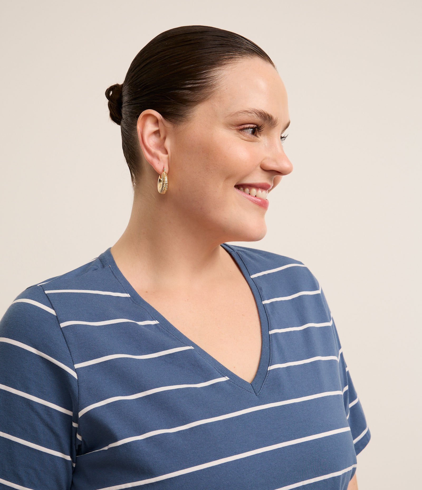 Blusa com Gola V e Estampa Listrada Curve & Plus Size 3