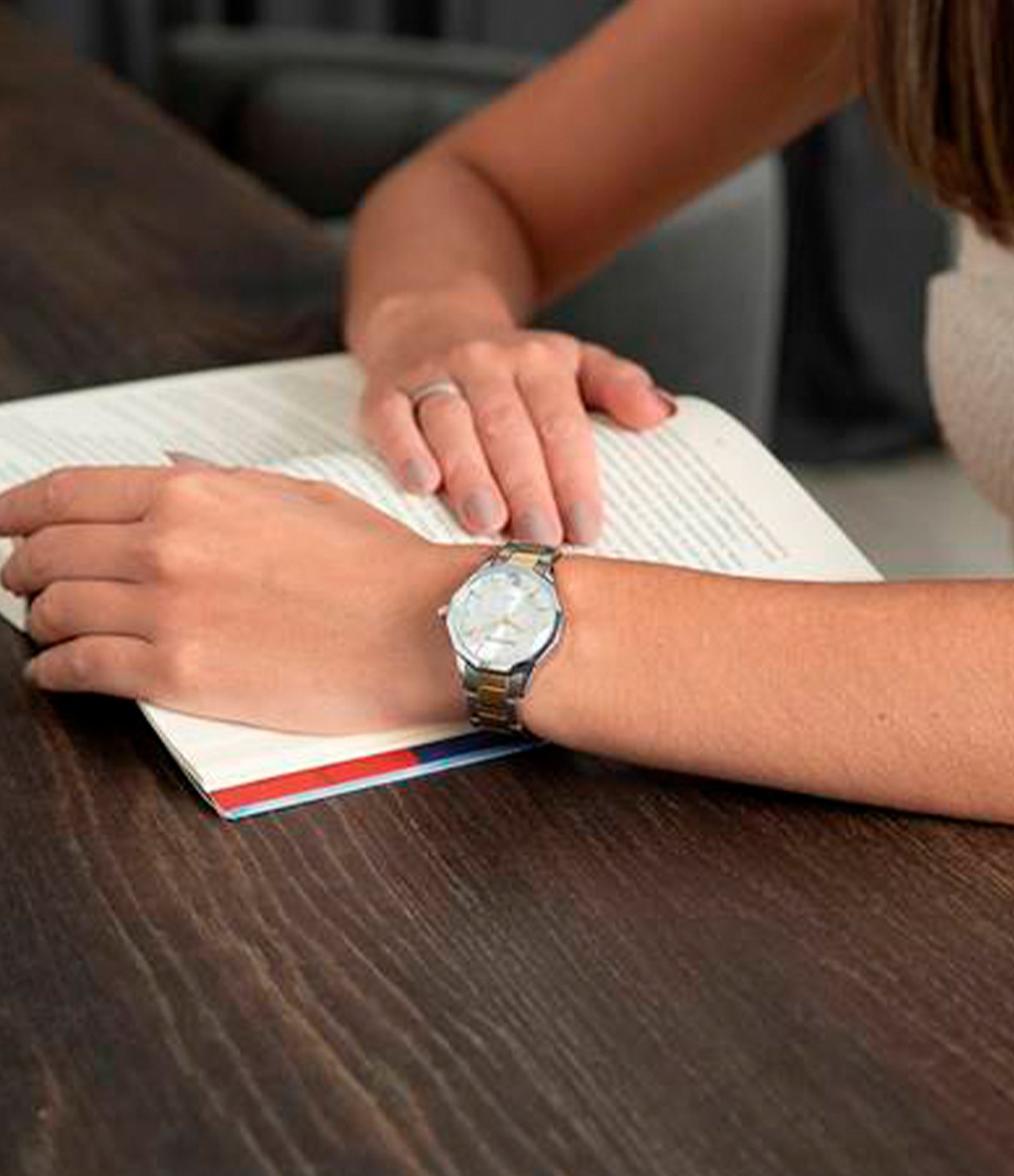 Relógio Analógico Feminino Mondaine Prata/Dourado 5