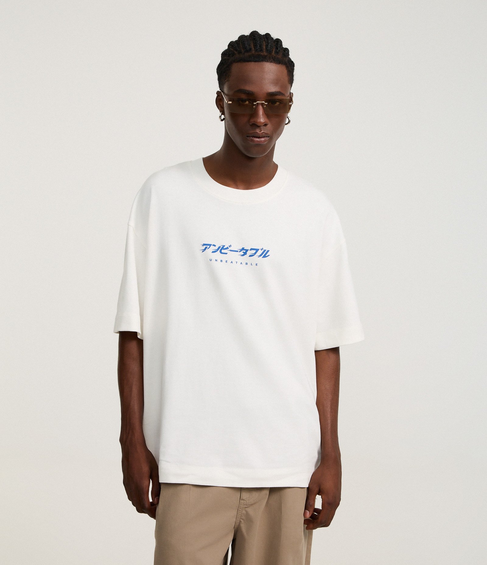 Camiseta Oversizdd em Algodão com Estampa Lettering Unbeatable Branco 2