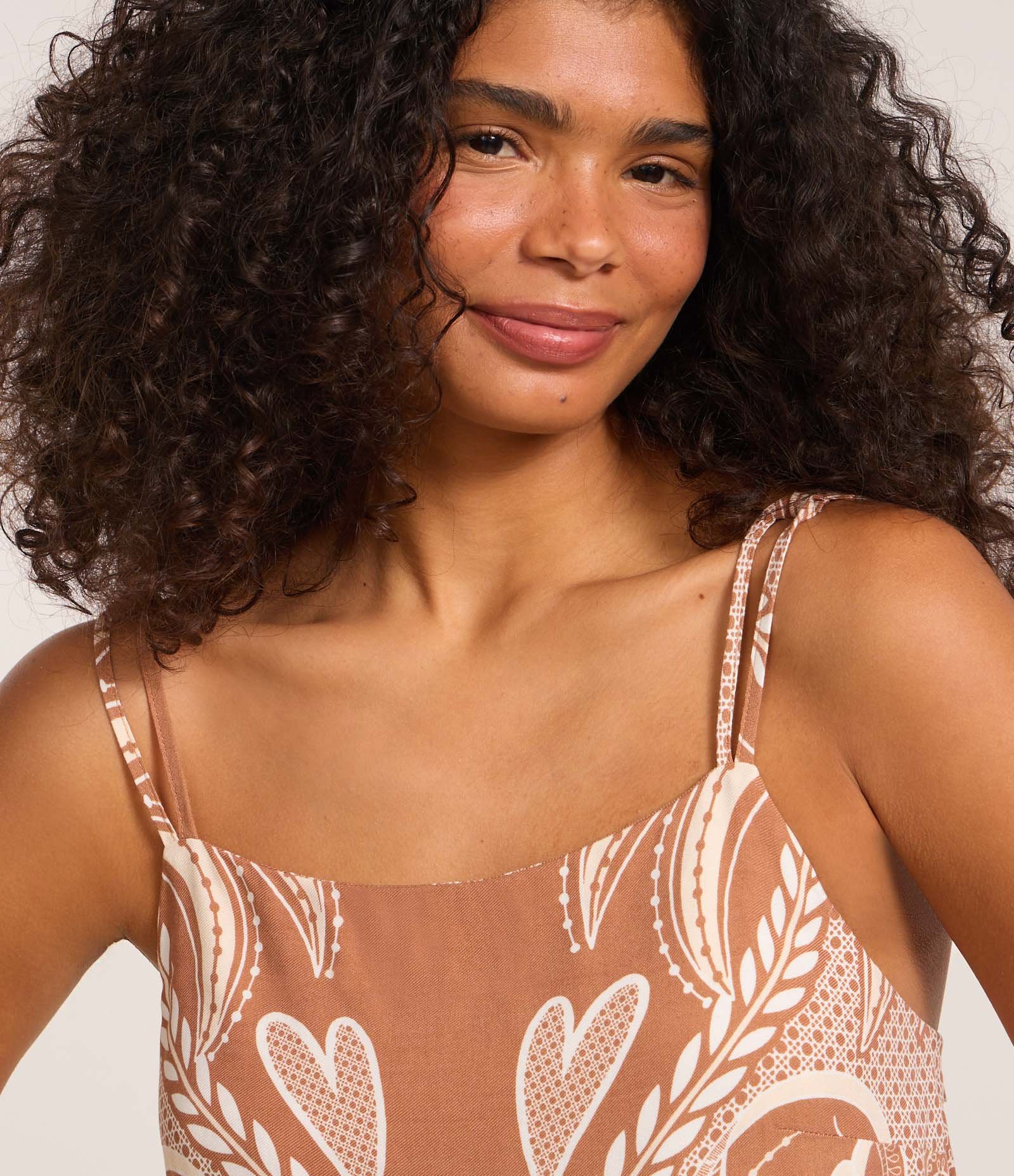 Blusa Curta com Amarração nas Costas Marrom 4