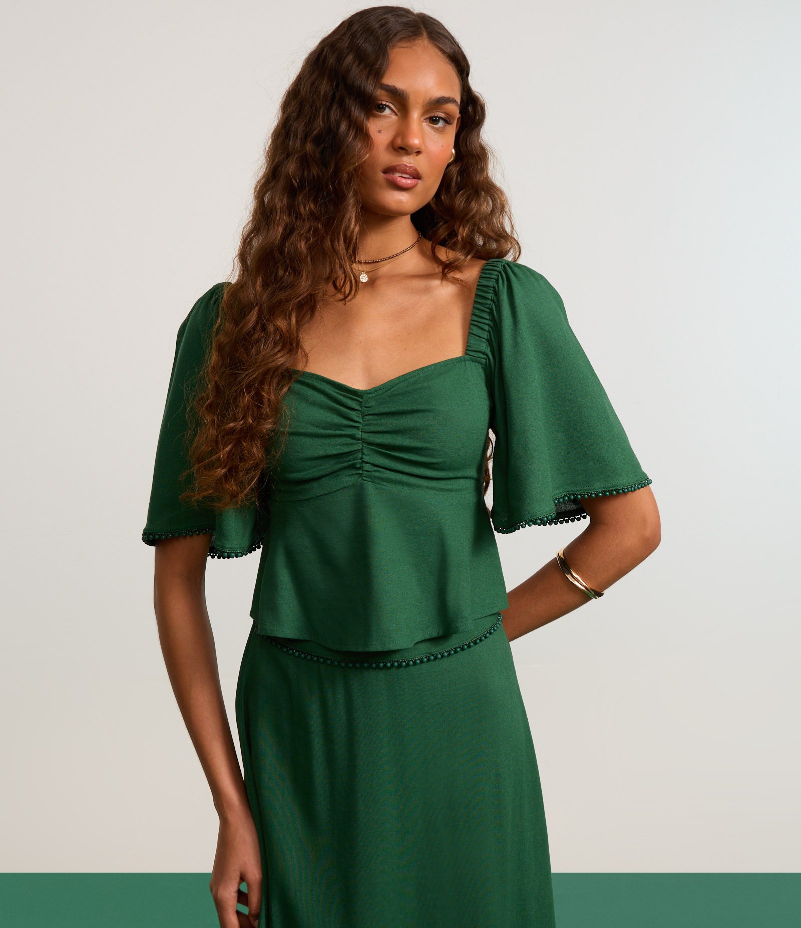 Blusa Cropped em Viscolinho com Puxadinho Frontal e Lastex Verde 5