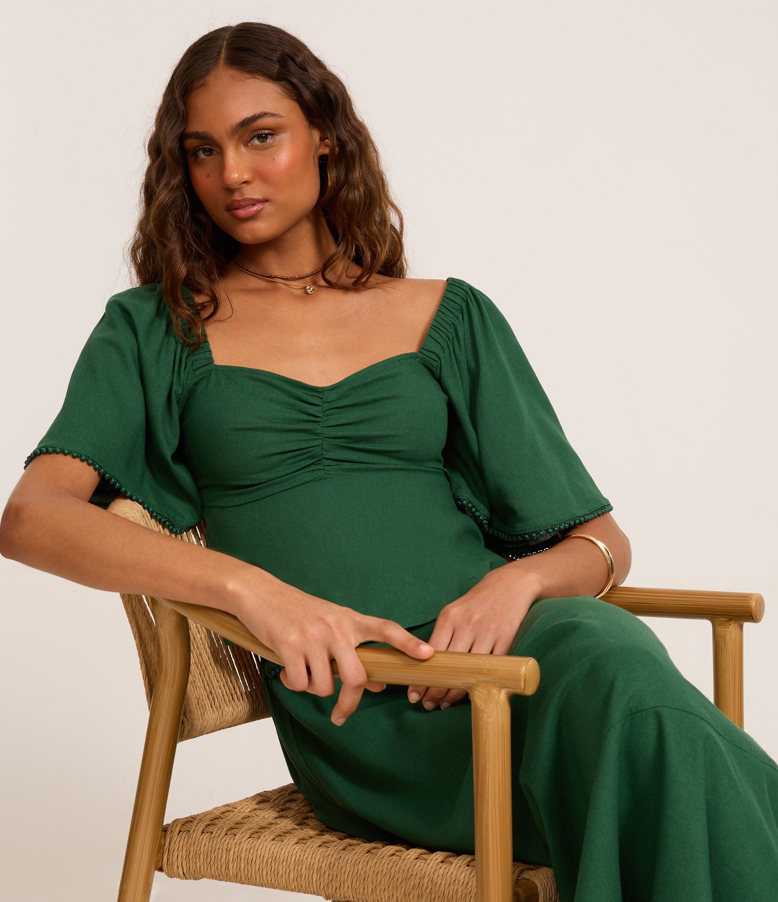 Blusa Cropped em Viscolinho com Puxadinho Frontal e Lastex Verde 3