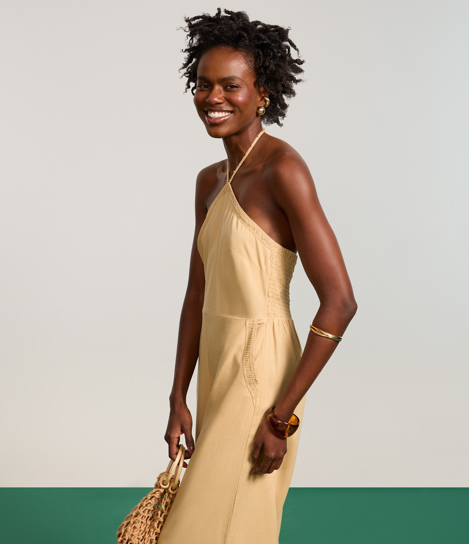 Macacão Longo em Viscolinho com Decote Halter Bege 5