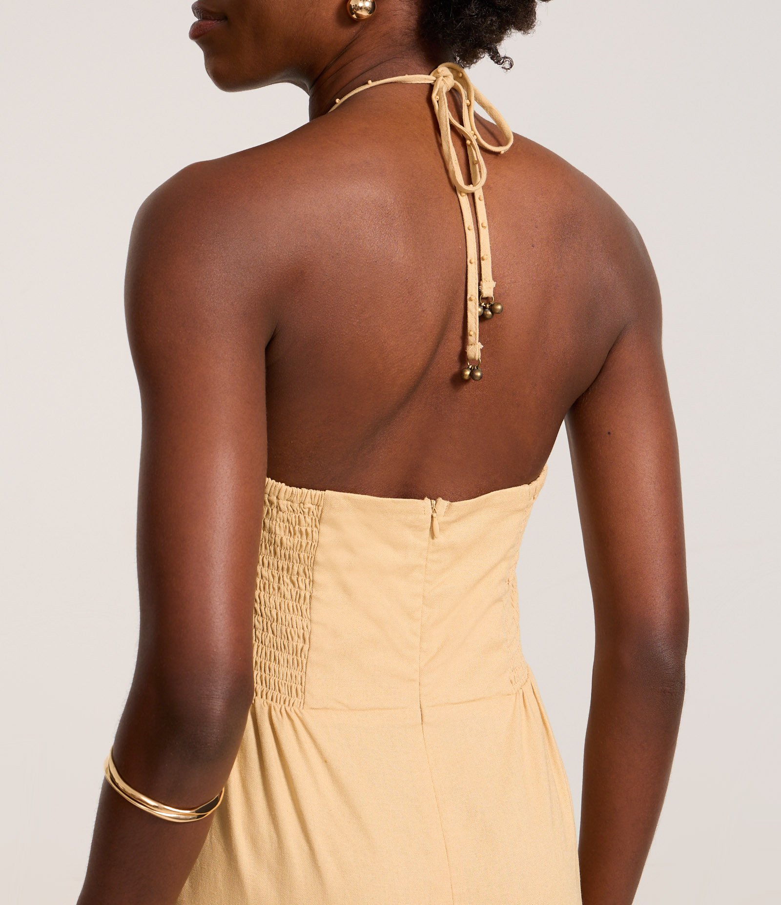 Macacão Longo em Viscolinho com Decote Halter Bege 3