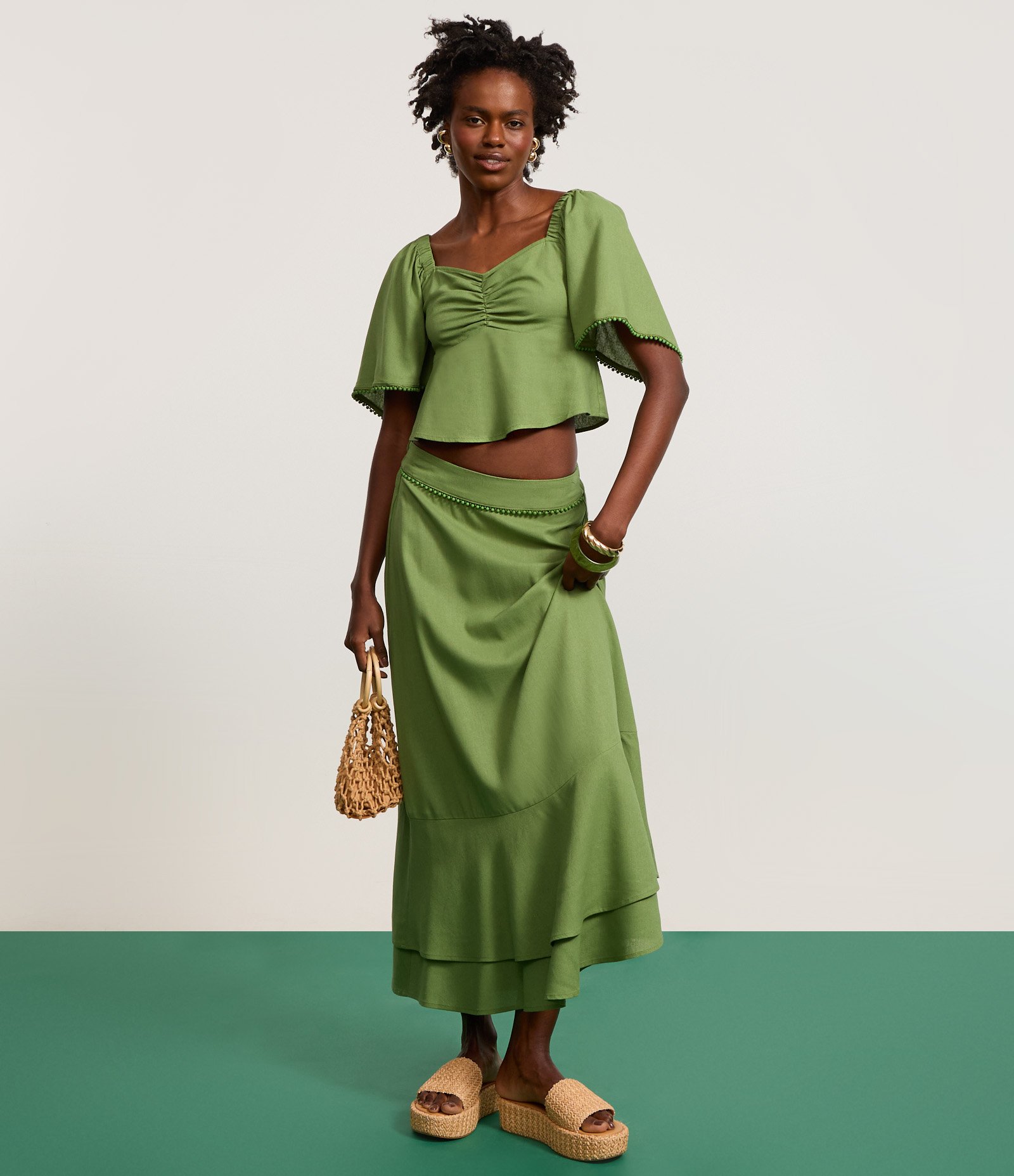 Saia Long Midi em Viscolinho com Miçangas no Cós e Babado Duplo Verde Claro 1