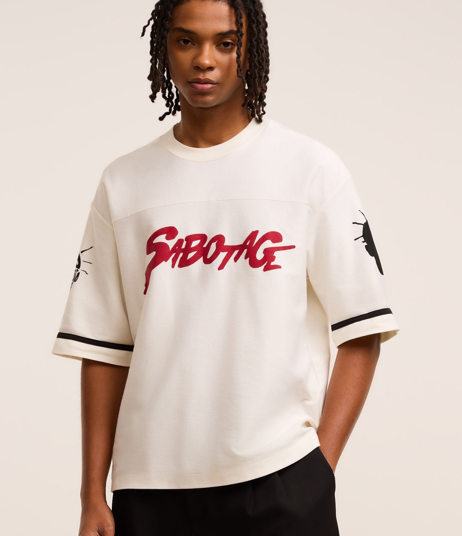 Camiseta Boxy em Algodão com Estampa Sabotage Off White 1