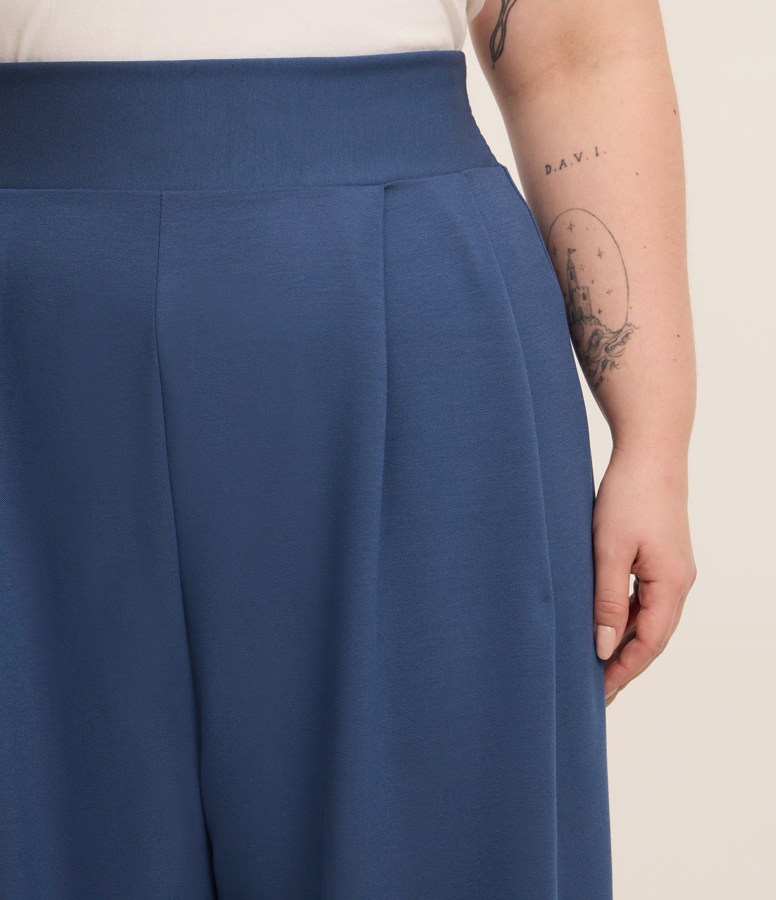 Calça Pantalona Crepe com Lastex nas Costas Curve & Plus Size Azul 3