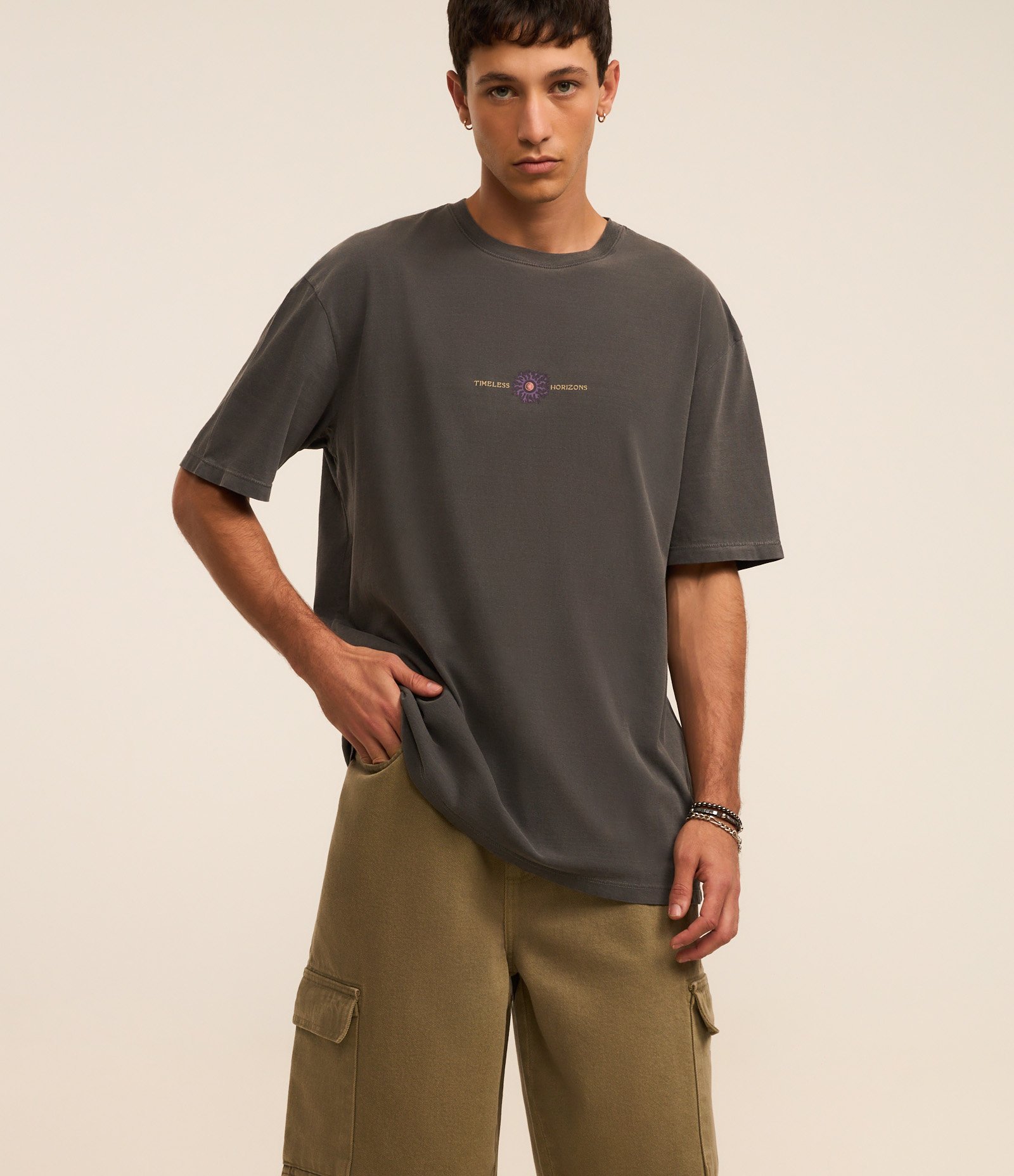 Bermuda Baggy em Sarja com Efeito Lavado e Bolso Cargo Verde 4