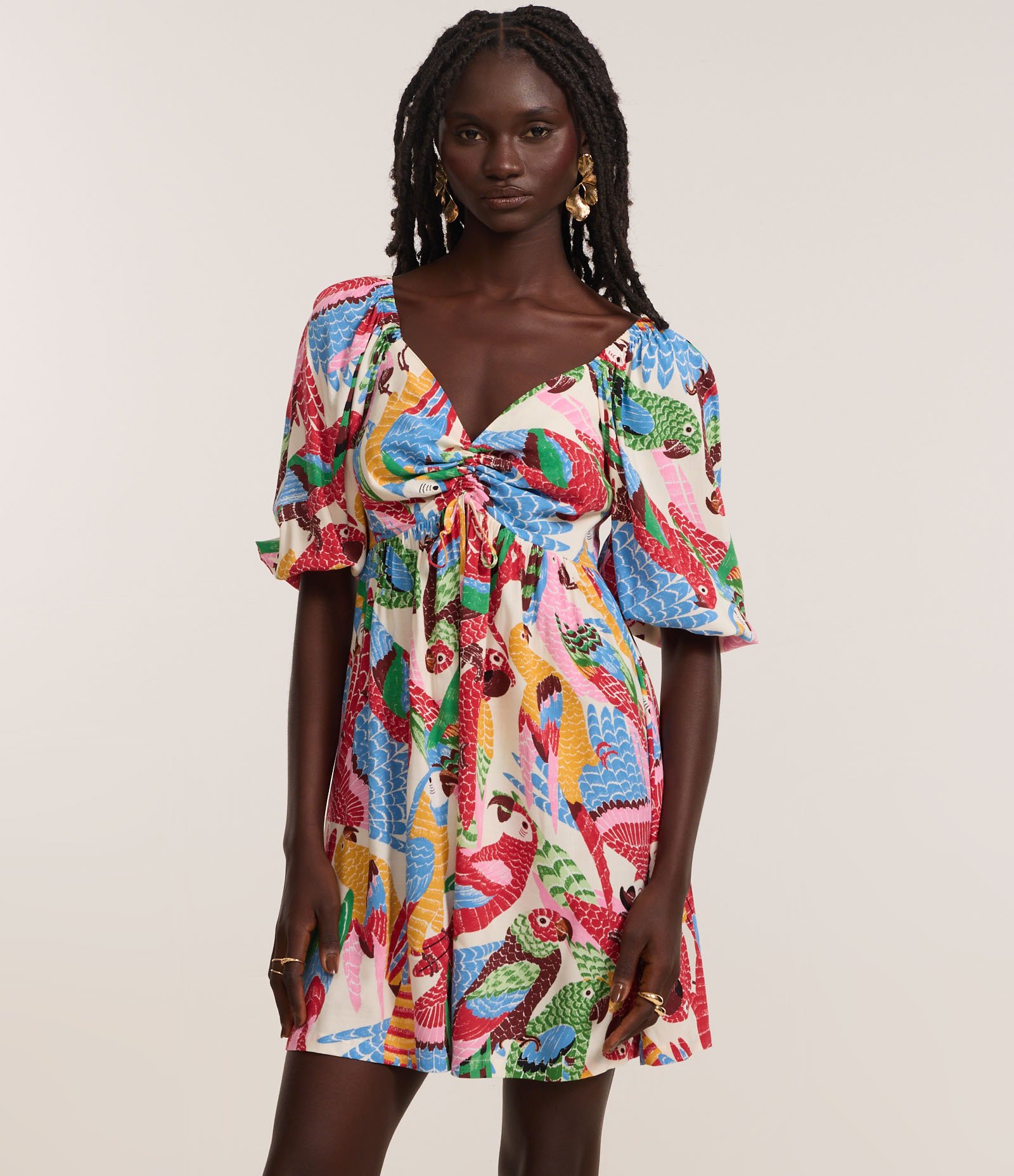 Vestido Curto em Viscose com Estampa Tropical Animais Multicores 1