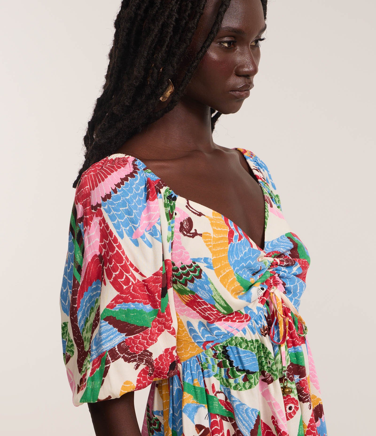 Vestido Curto em Viscose com Estampa Tropical Animais Multicores 3